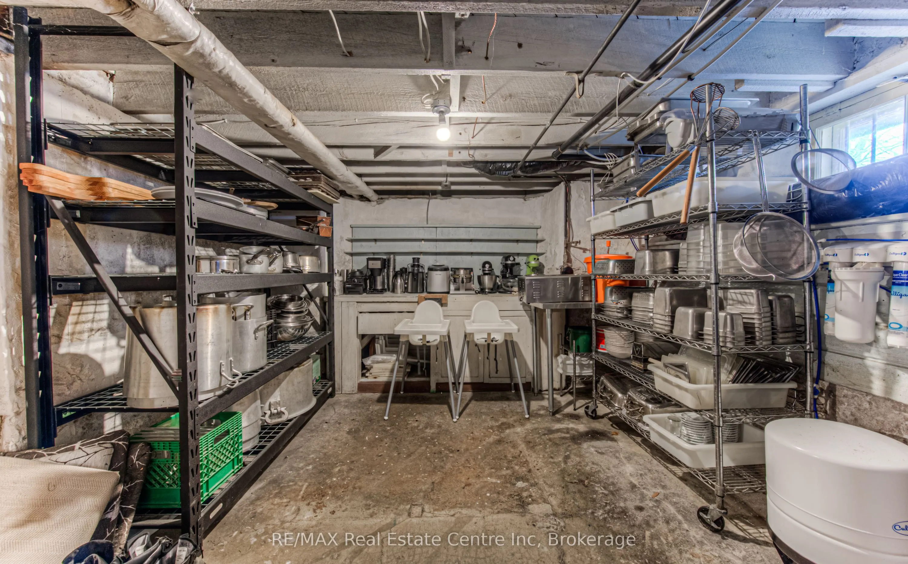 390 MAIN Street W