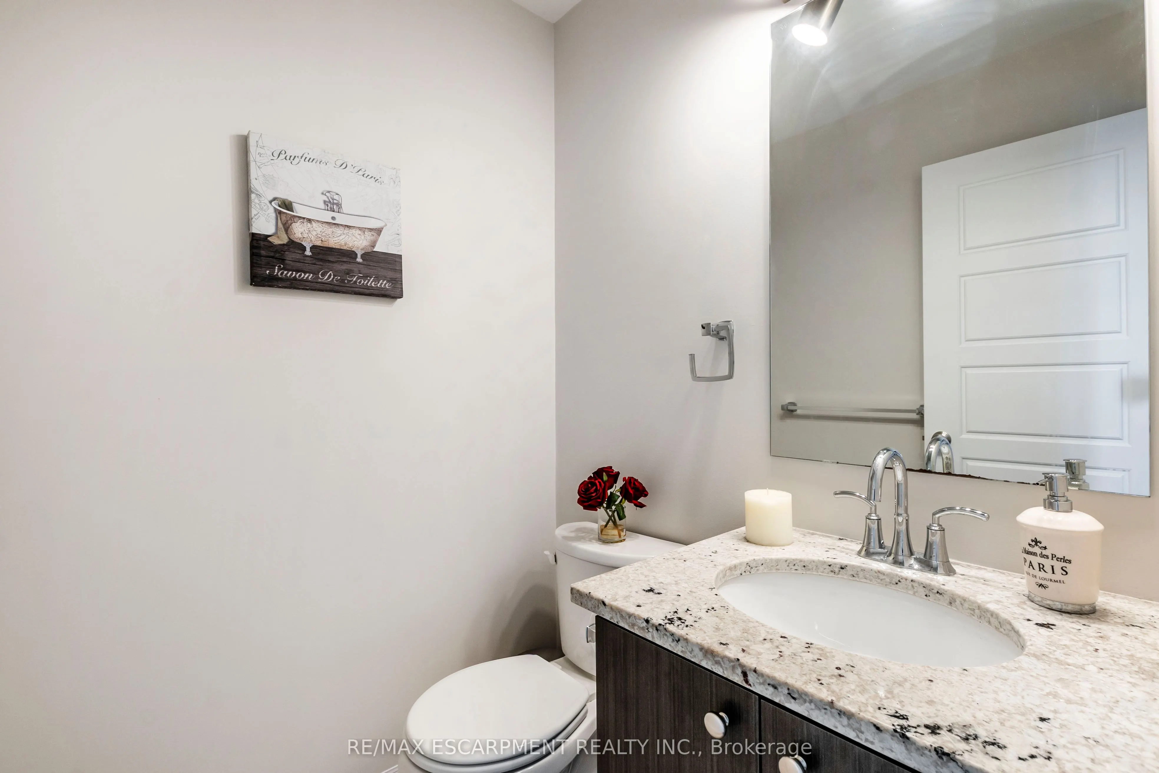 290 Barton Street W, #17