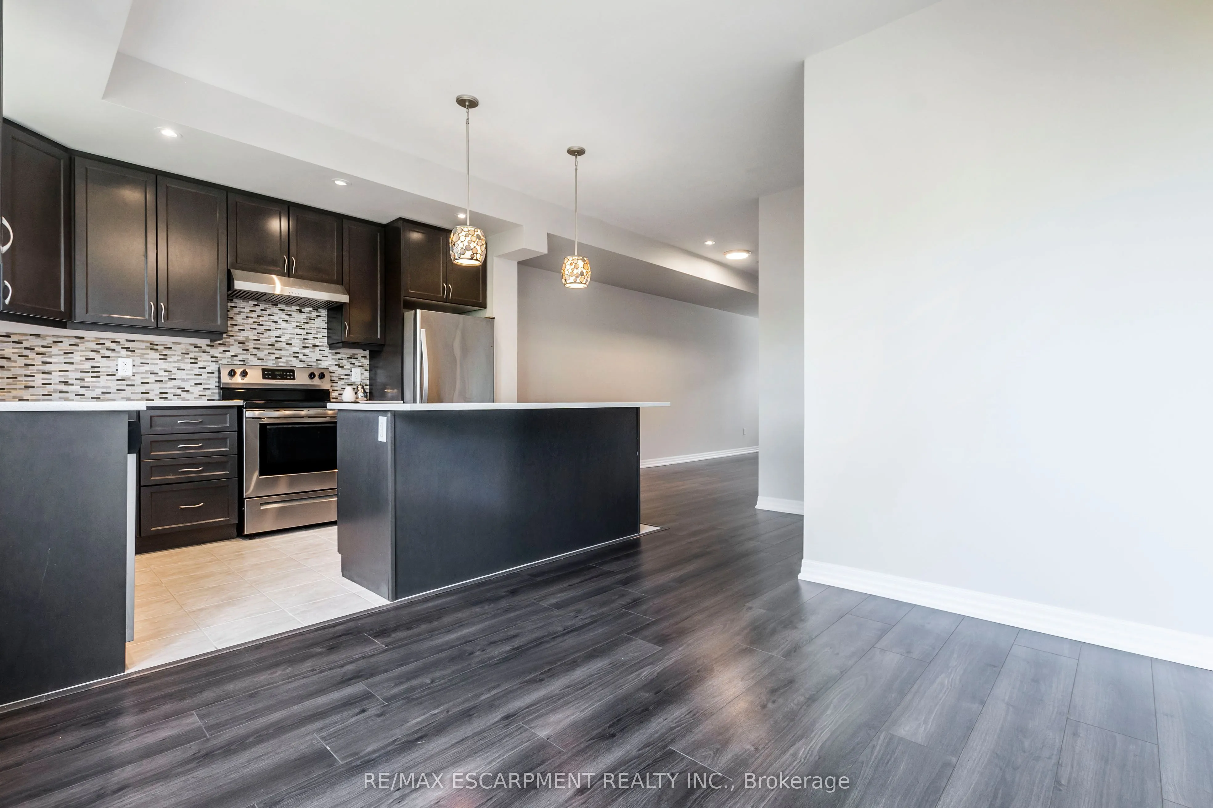 290 Barton Street W, #17