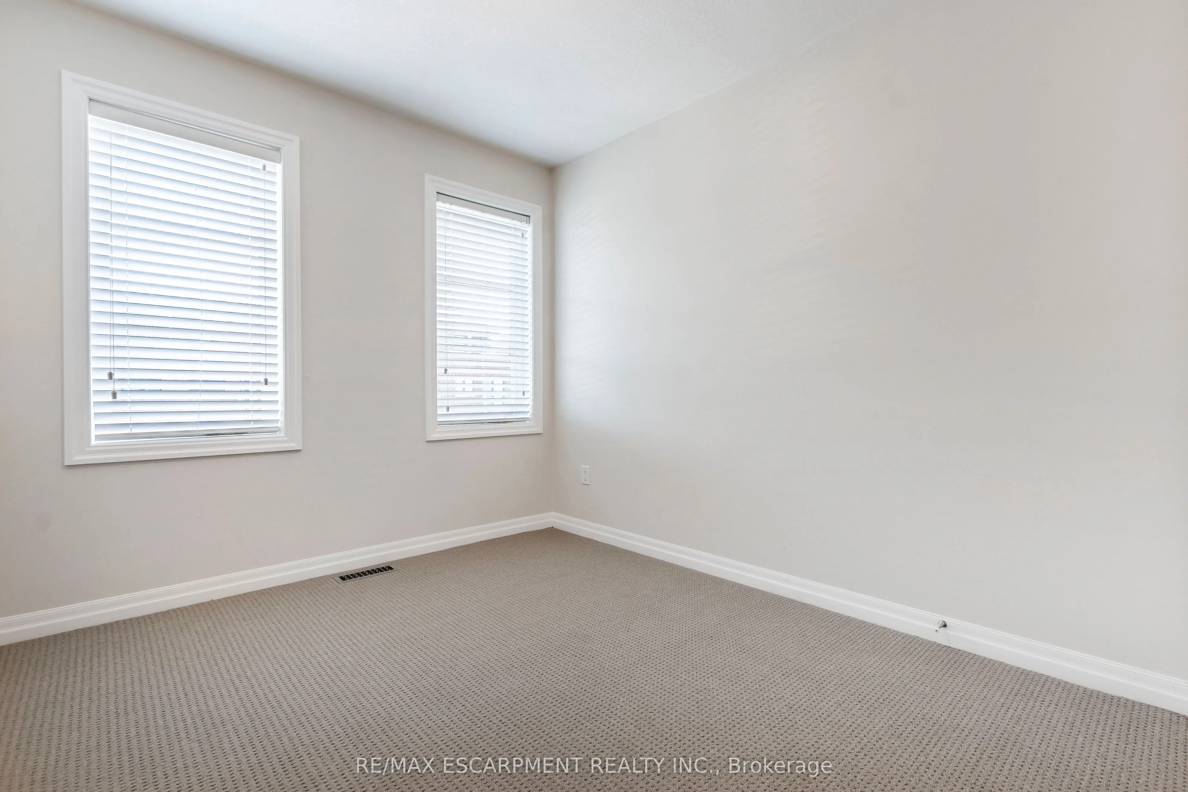290 Barton Street W, #17