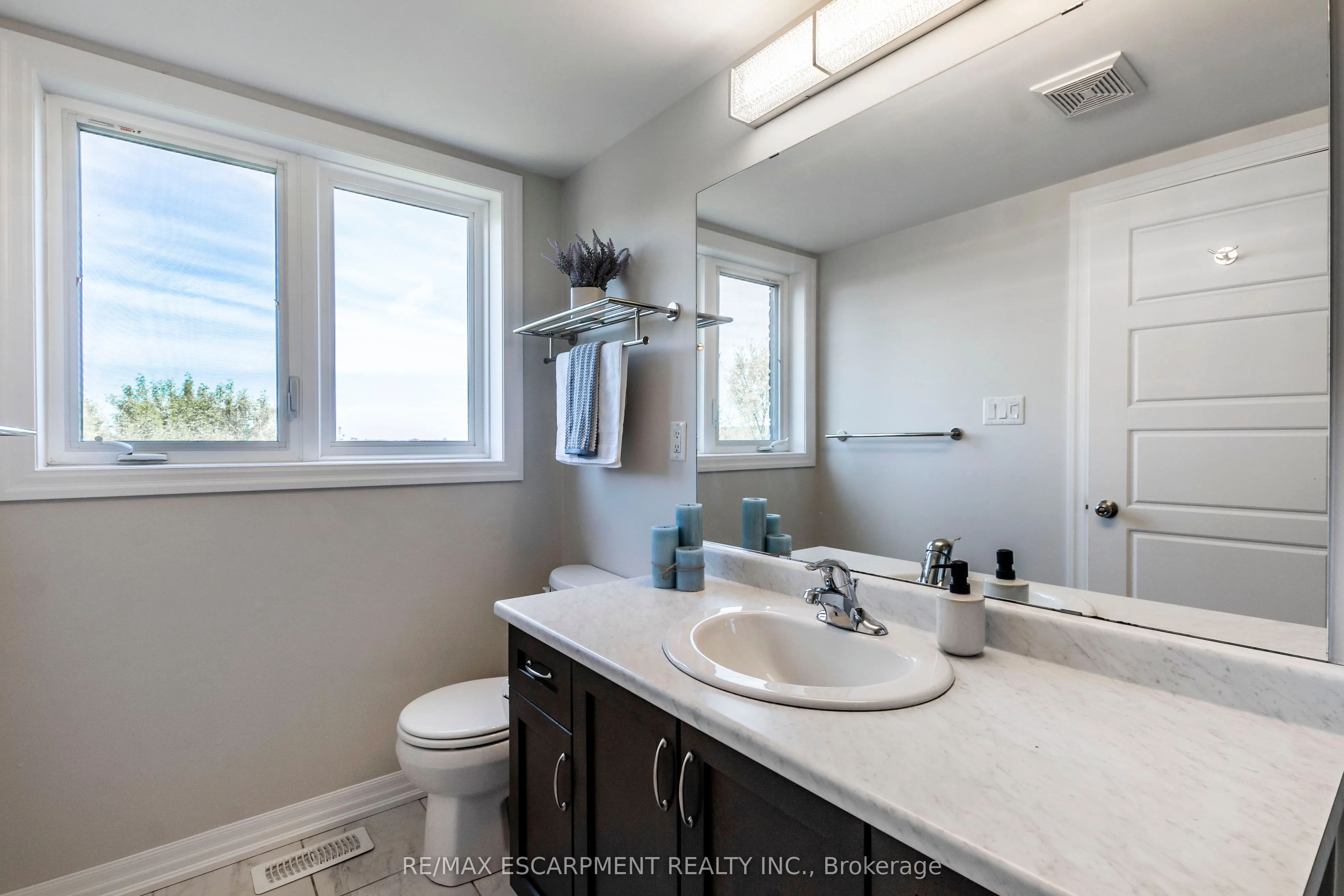 290 Barton Street W, #17