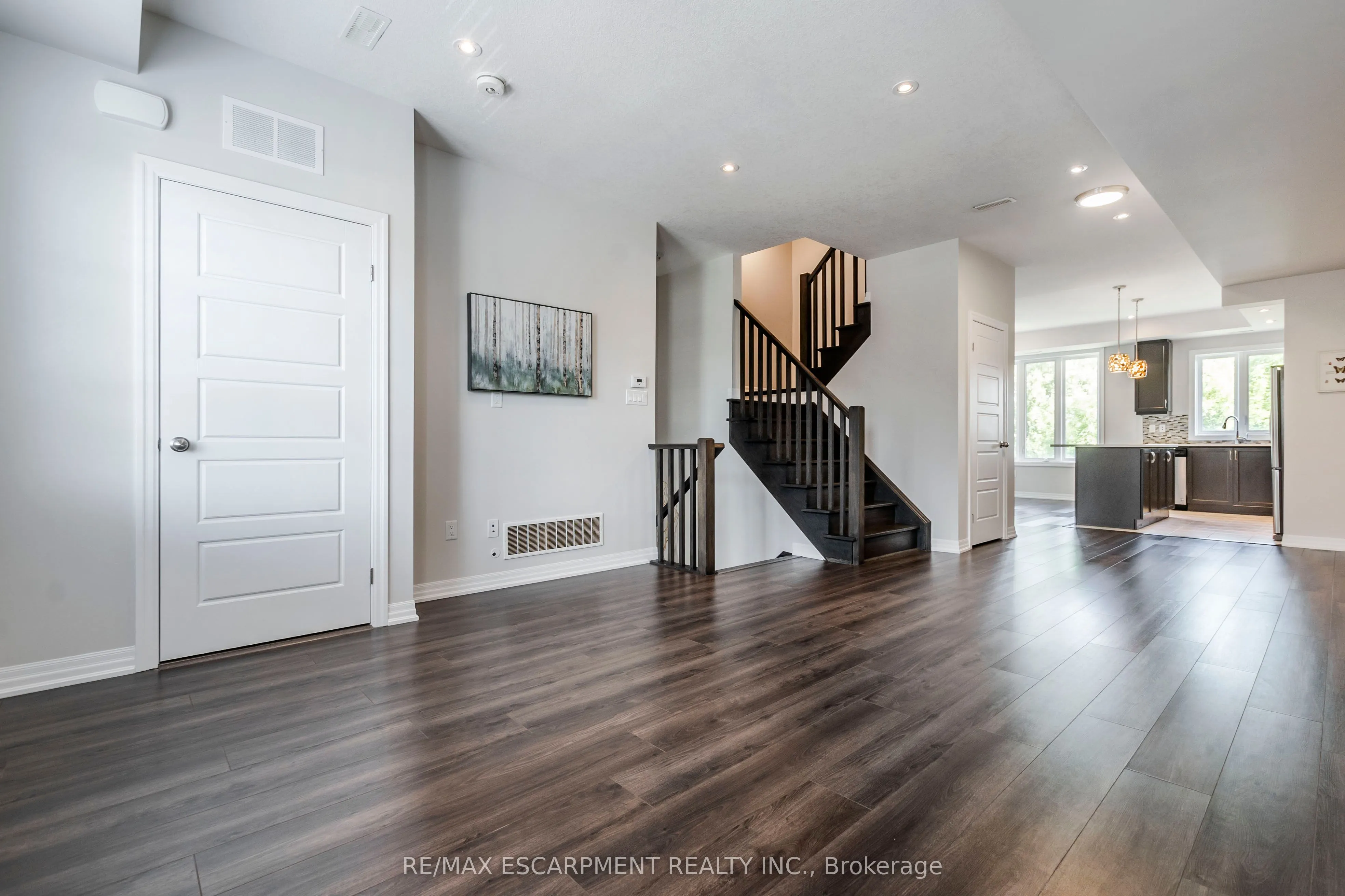 290 Barton Street W, #17