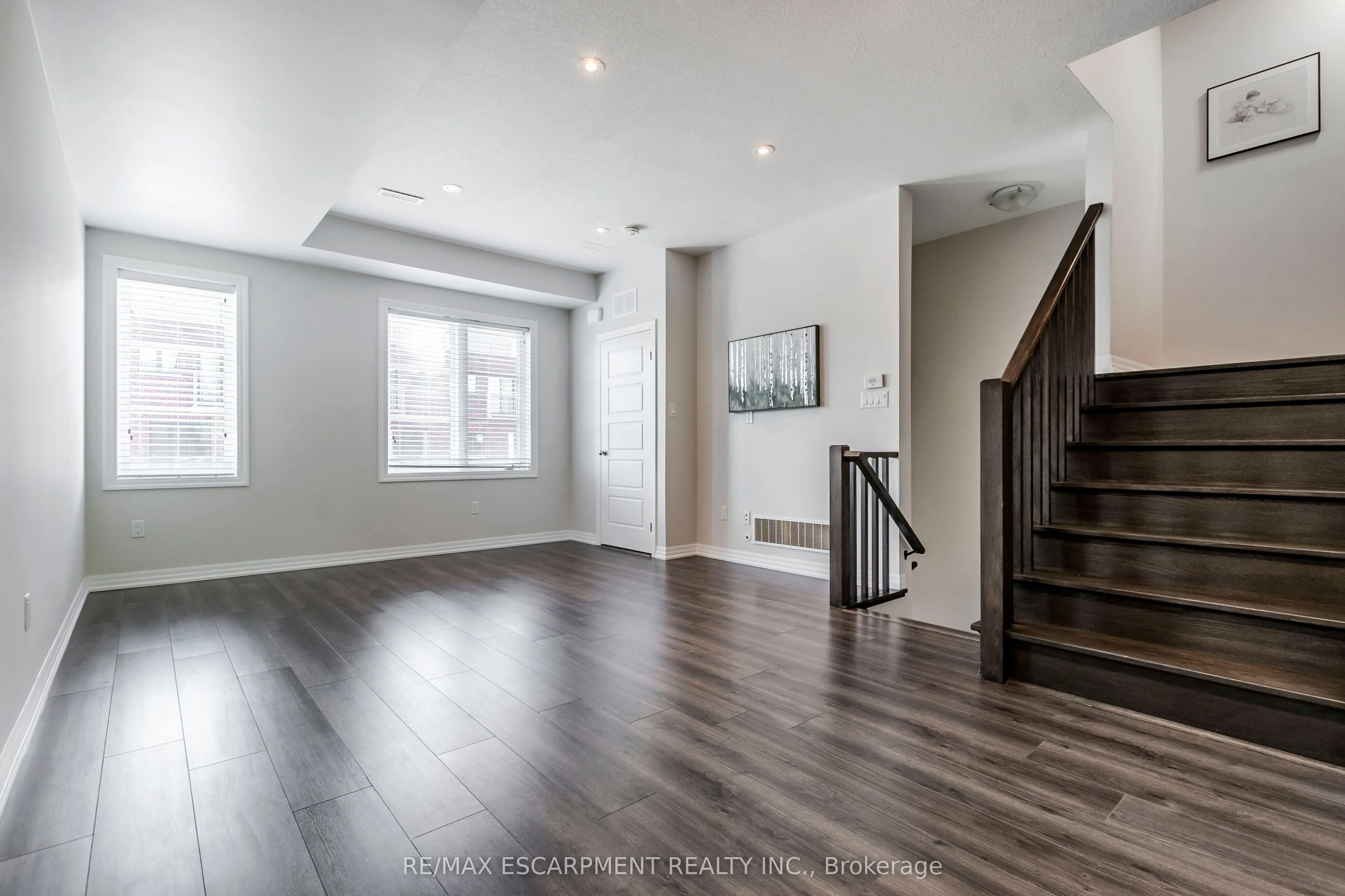 290 Barton Street W, #17