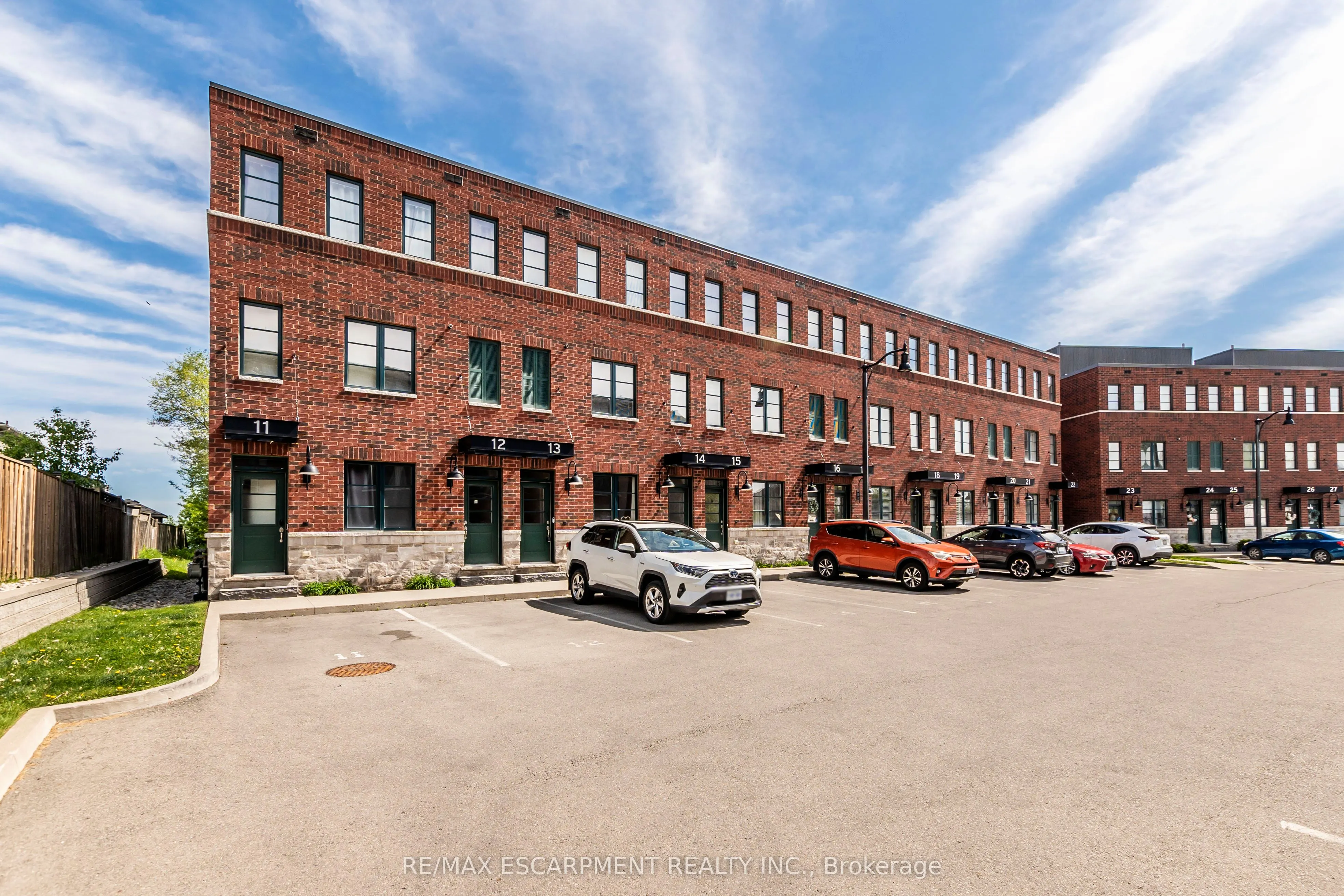 290 Barton Street W, #17