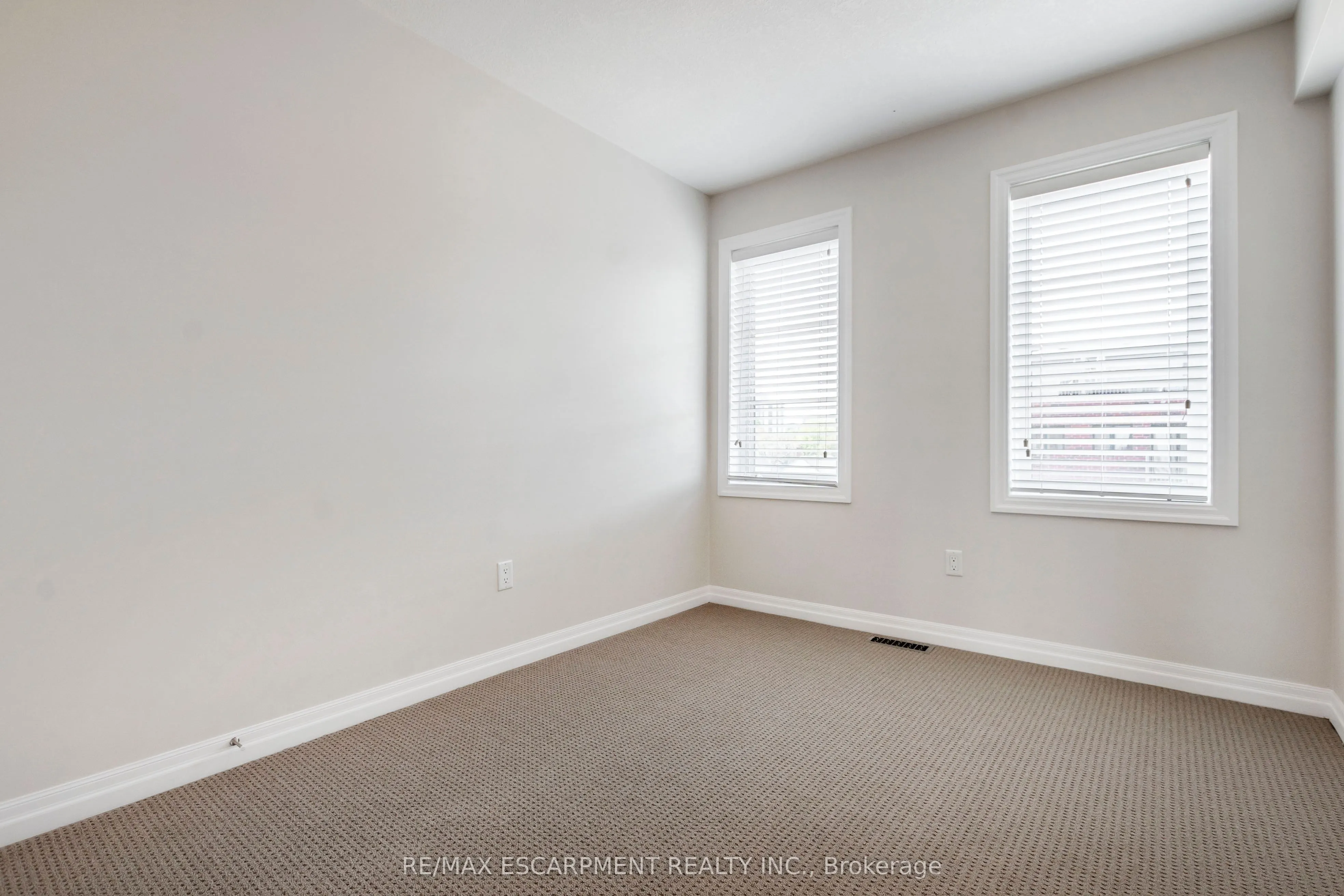 290 Barton Street W, #17