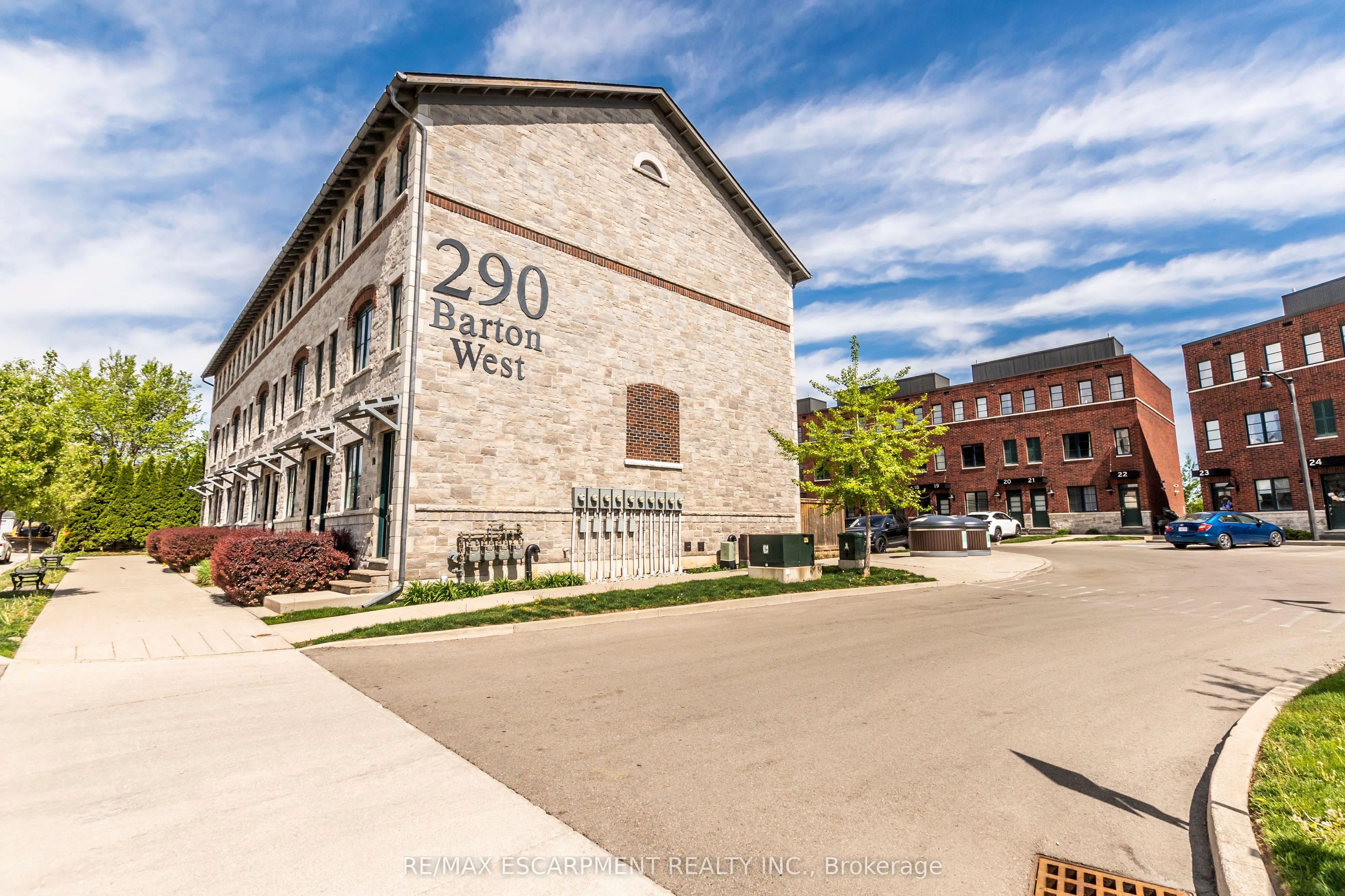 290 Barton Street W, #17