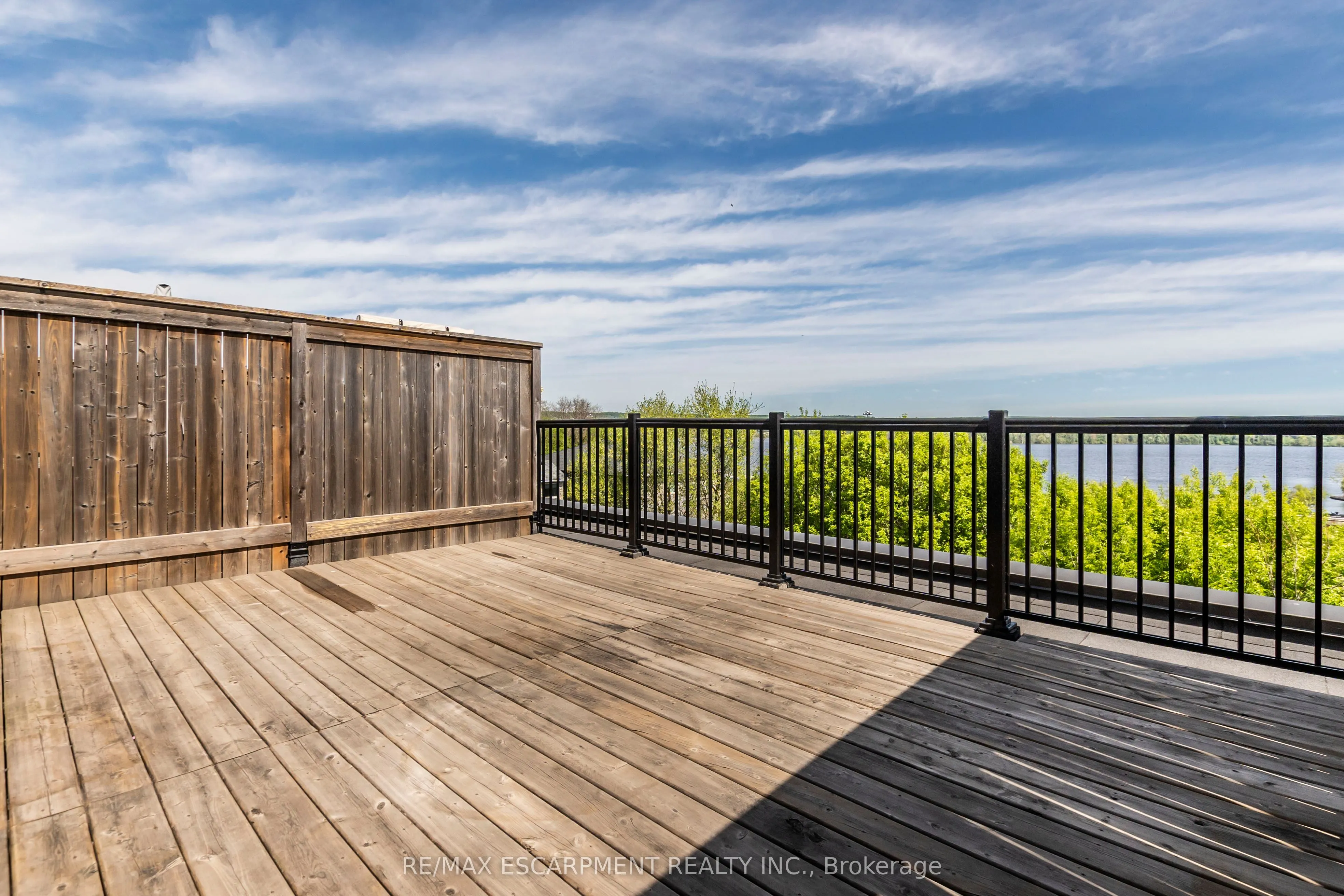 290 Barton Street W, #17