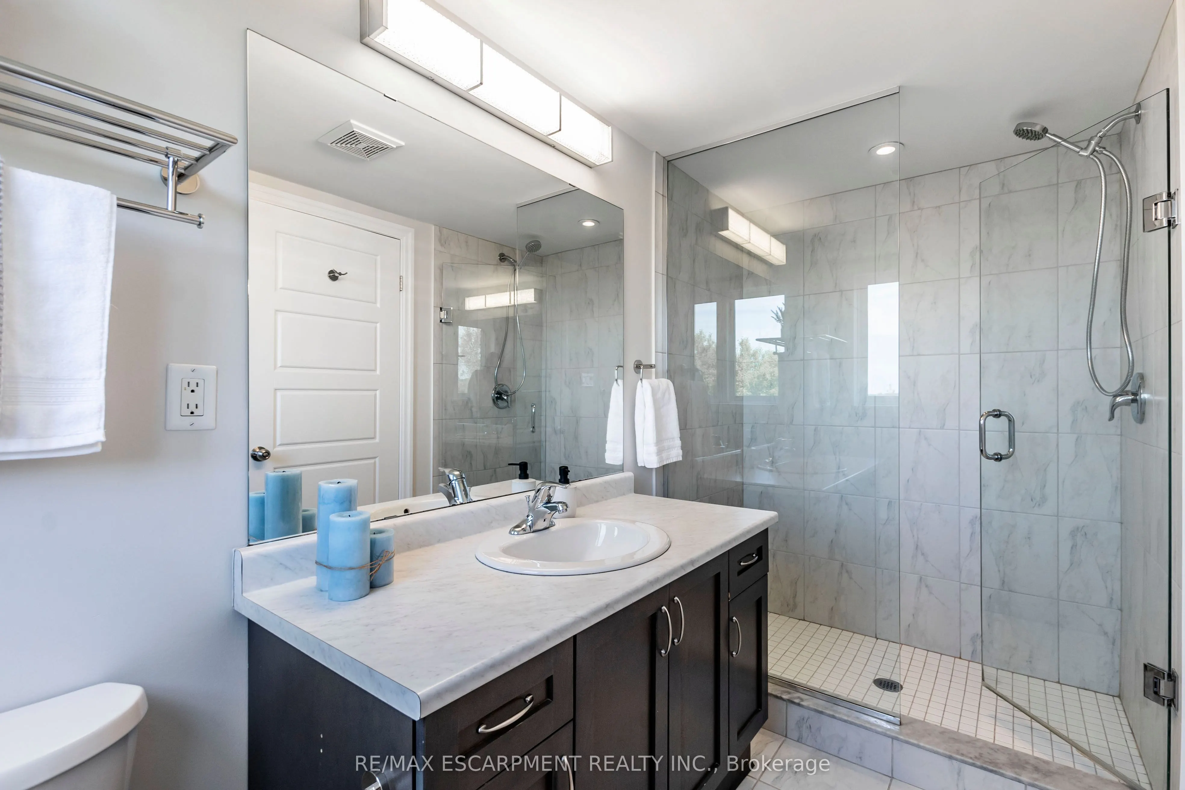 290 Barton Street W, #17
