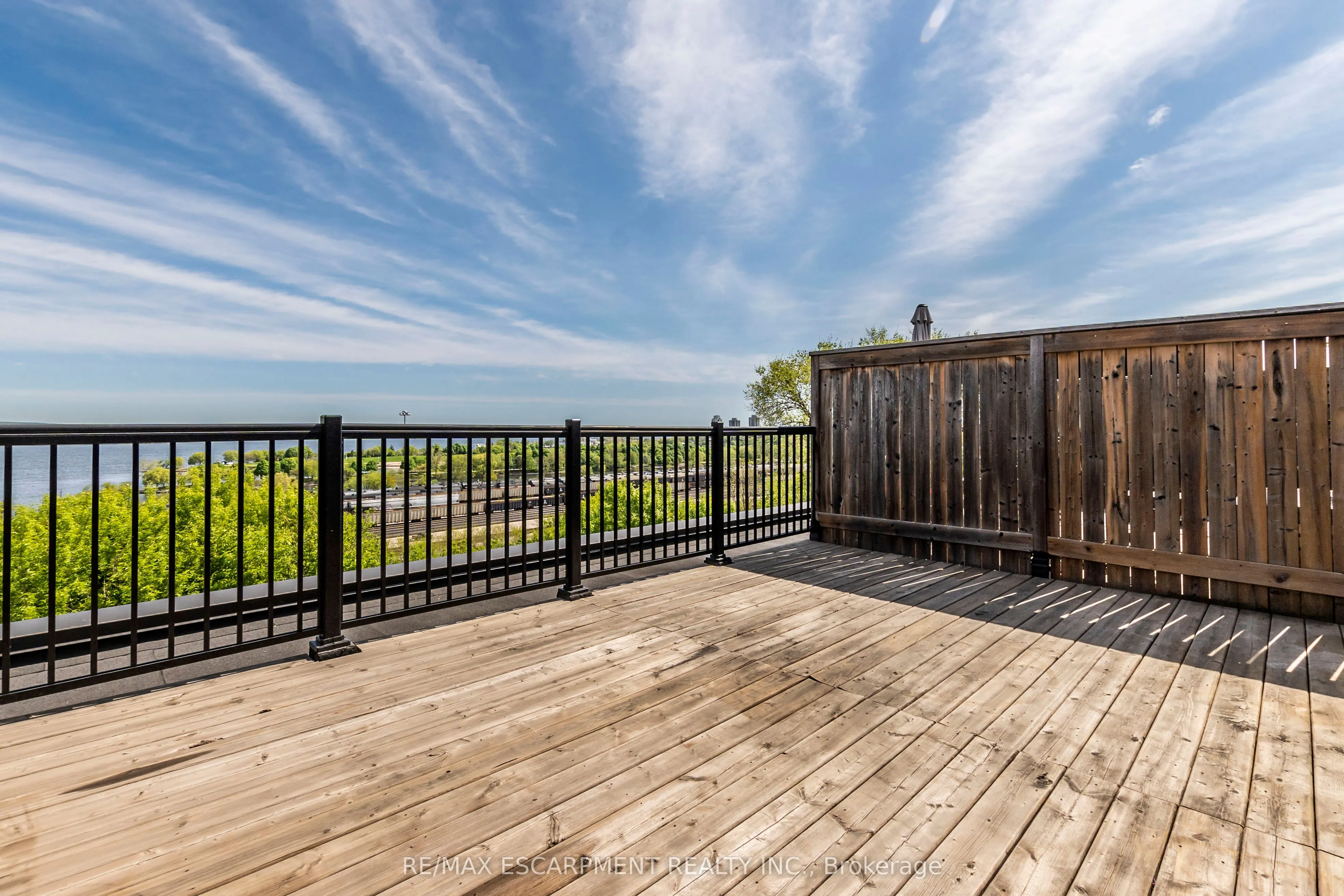 290 Barton Street W, #17
