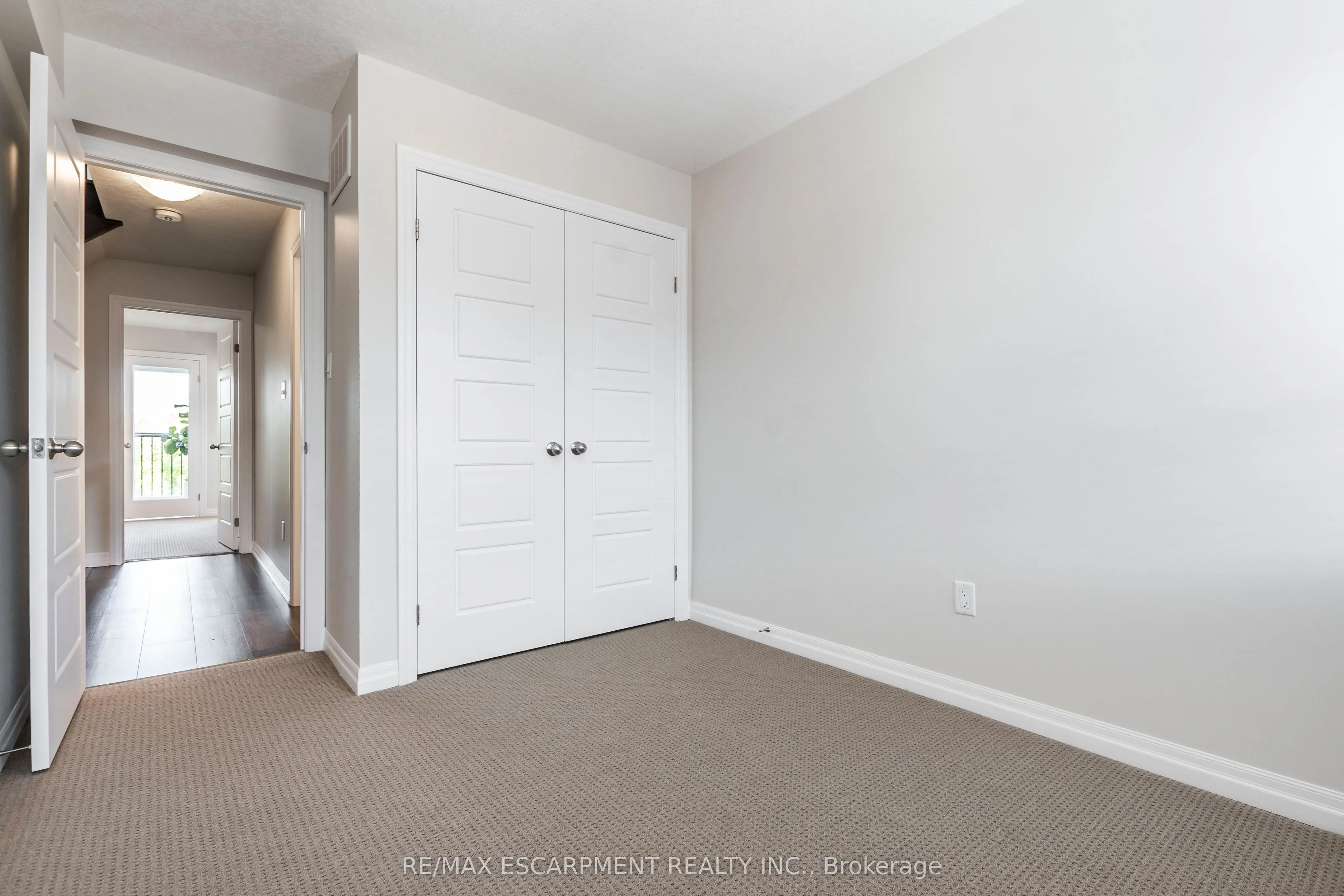 290 Barton Street W, #17