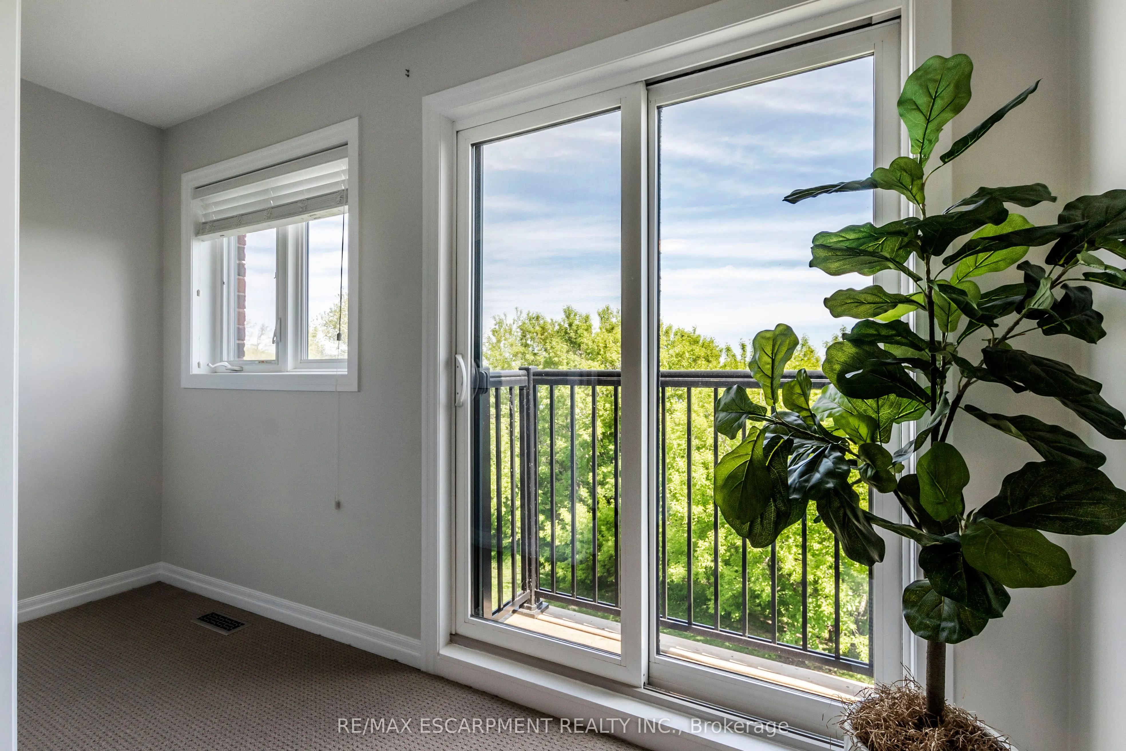 290 Barton Street W, #17