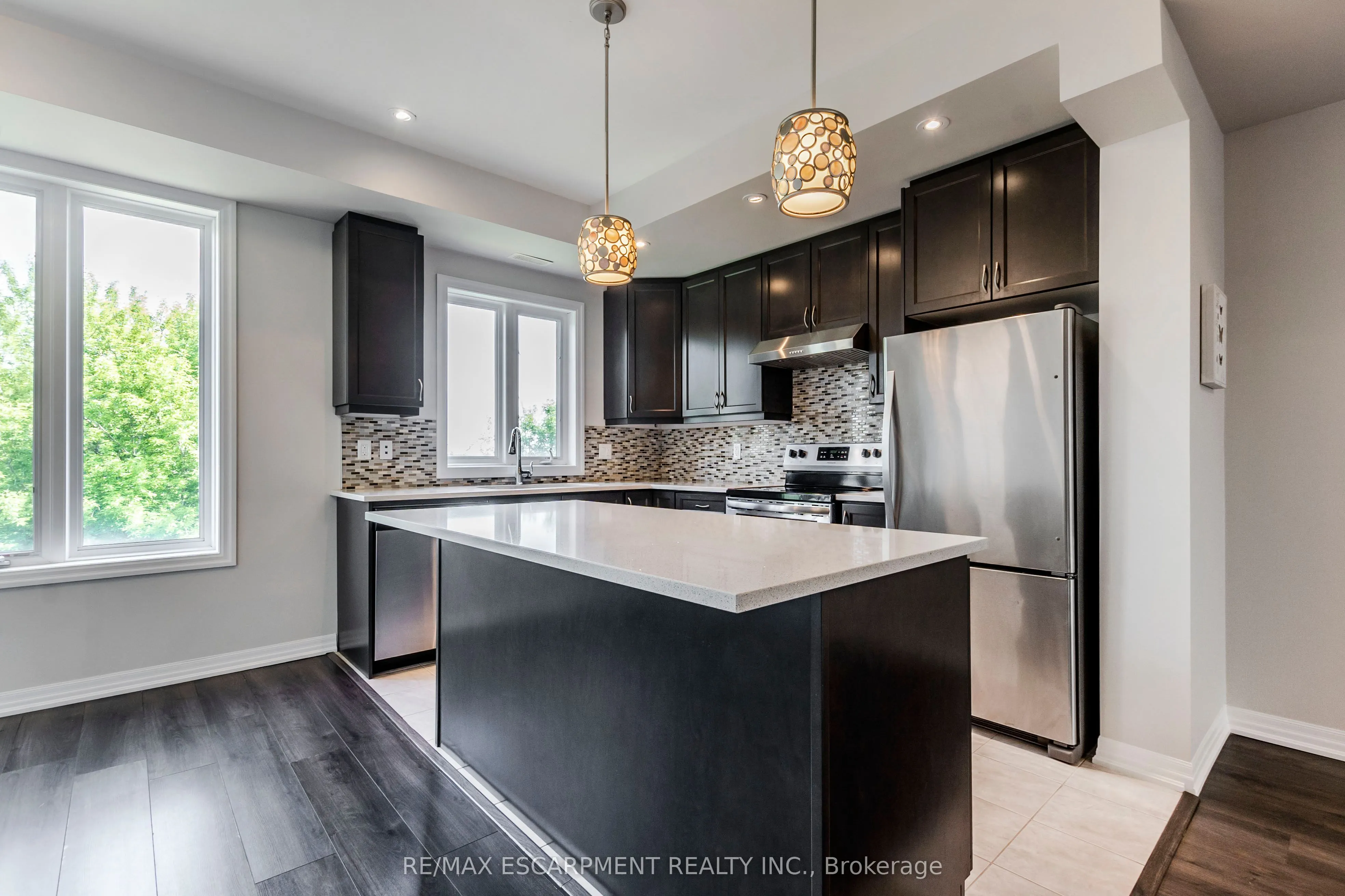 290 Barton Street W, #17