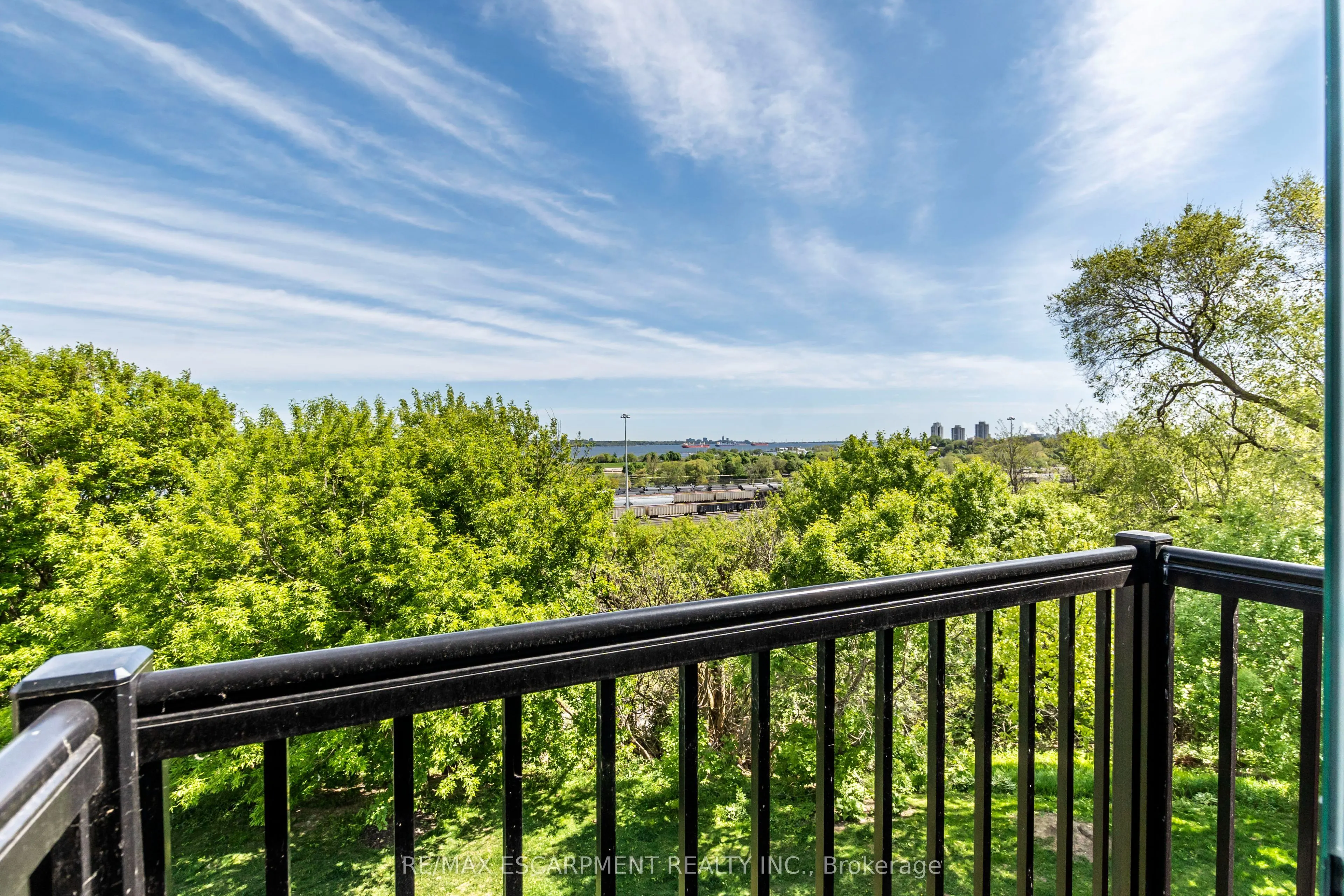 290 Barton Street W, #17