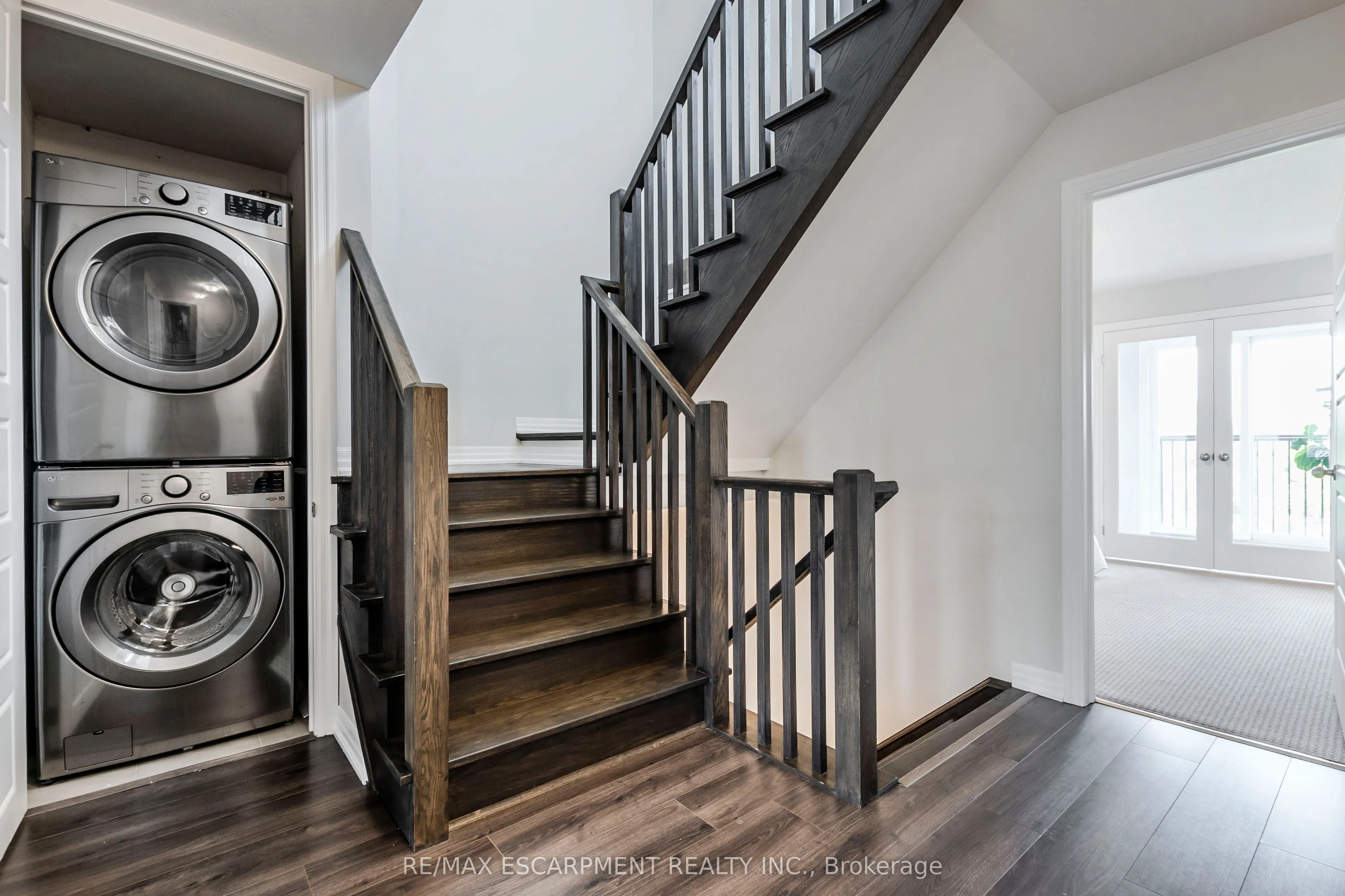 290 Barton Street W, #17