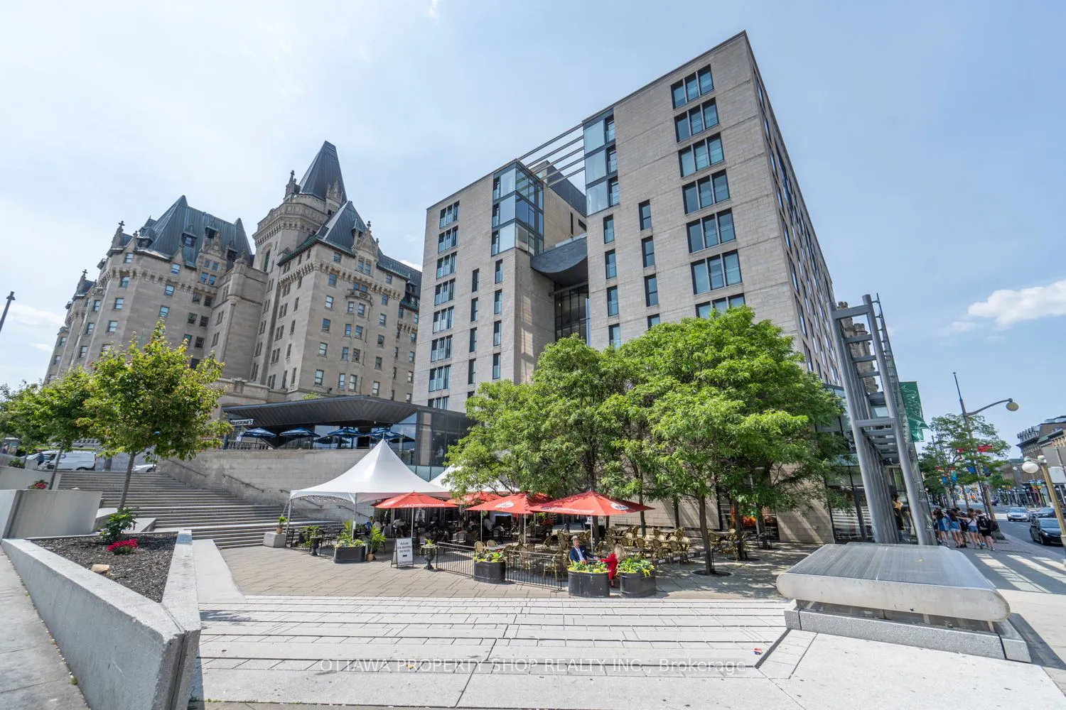 700 Sussex Drive, #403