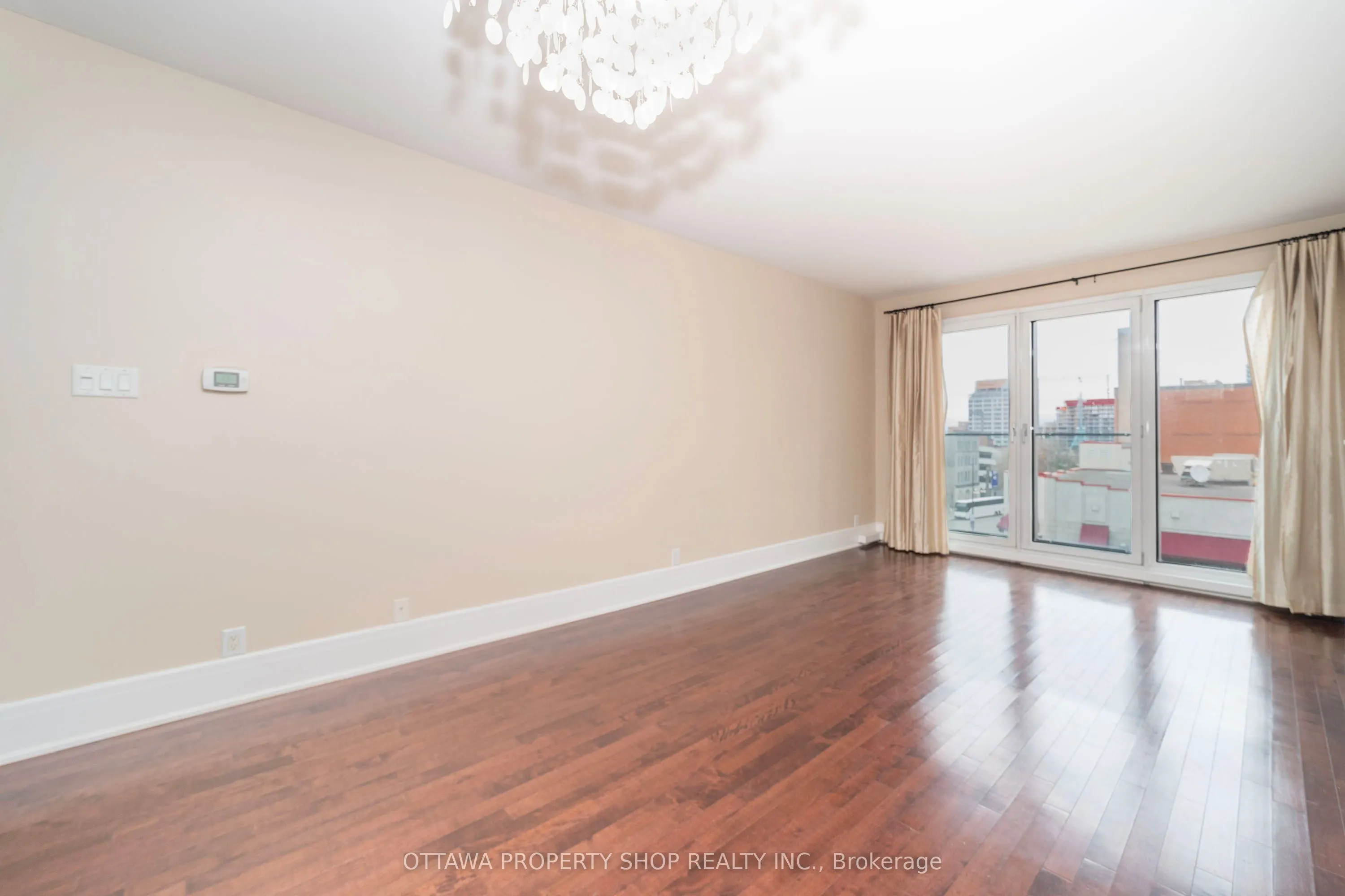 700 Sussex Drive, #403