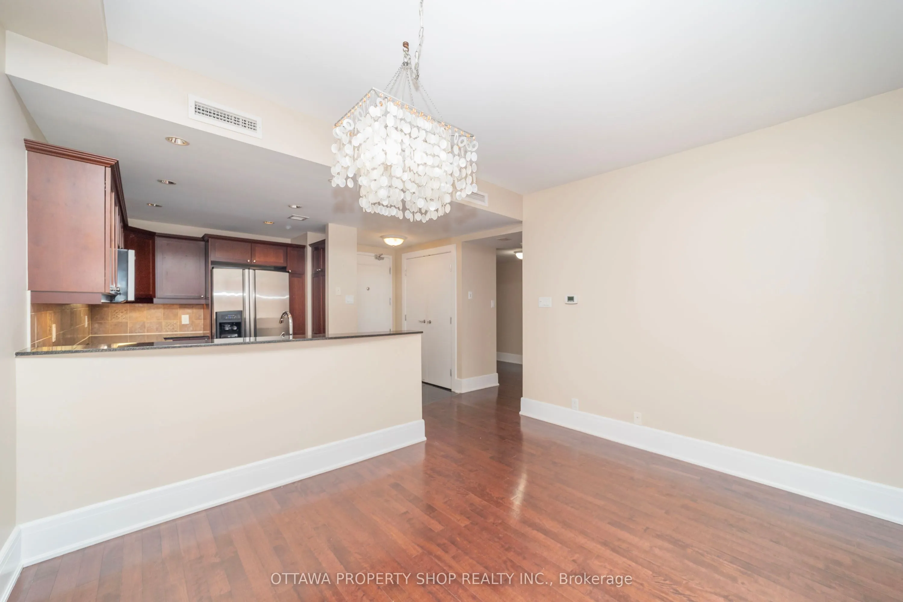 700 Sussex Drive, #403