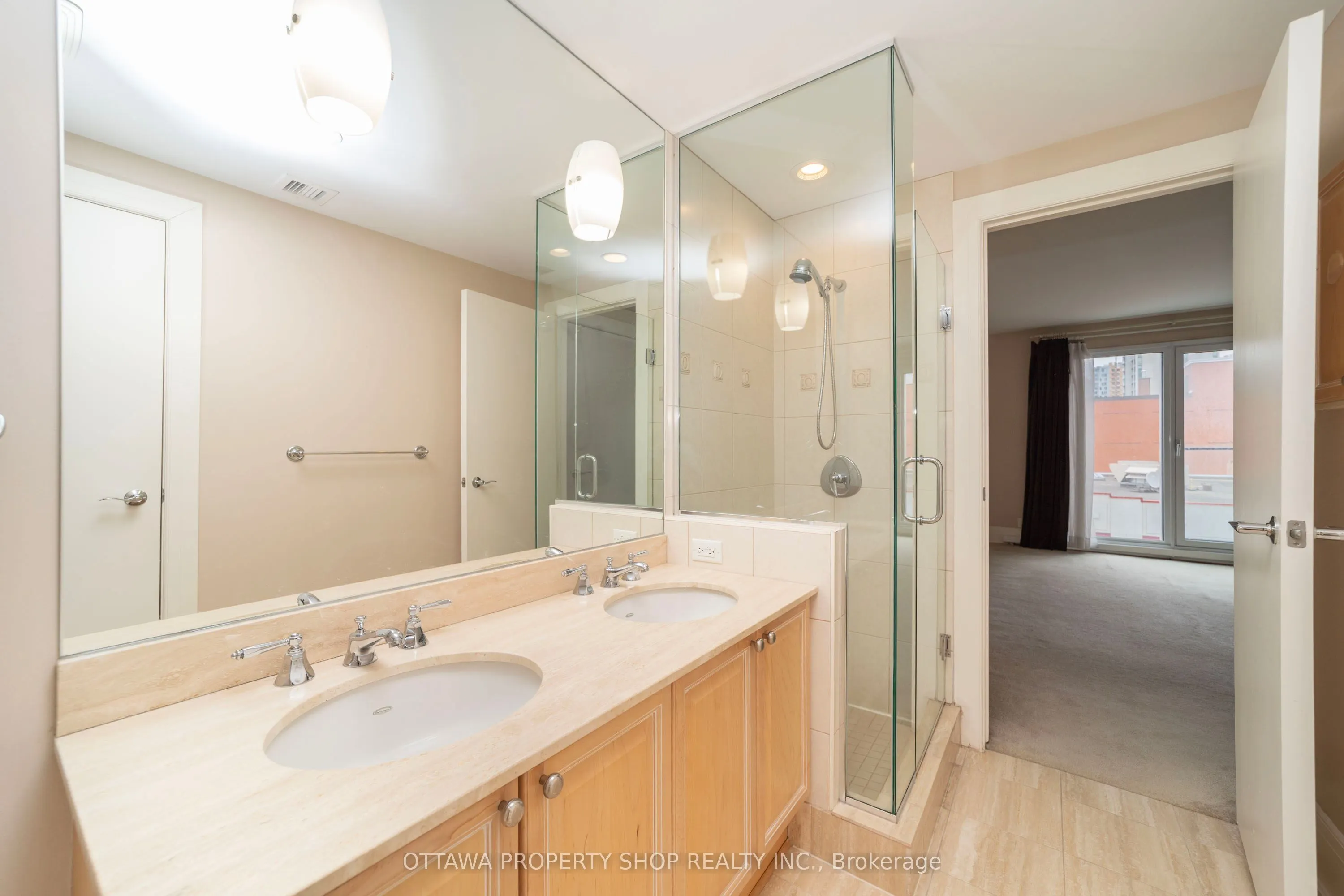 700 Sussex Drive, #403
