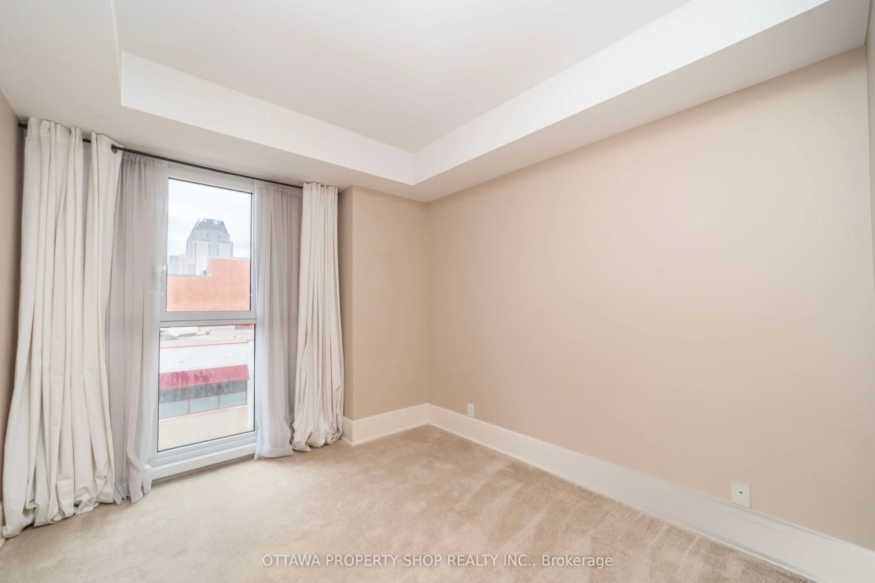 700 Sussex Drive, #403