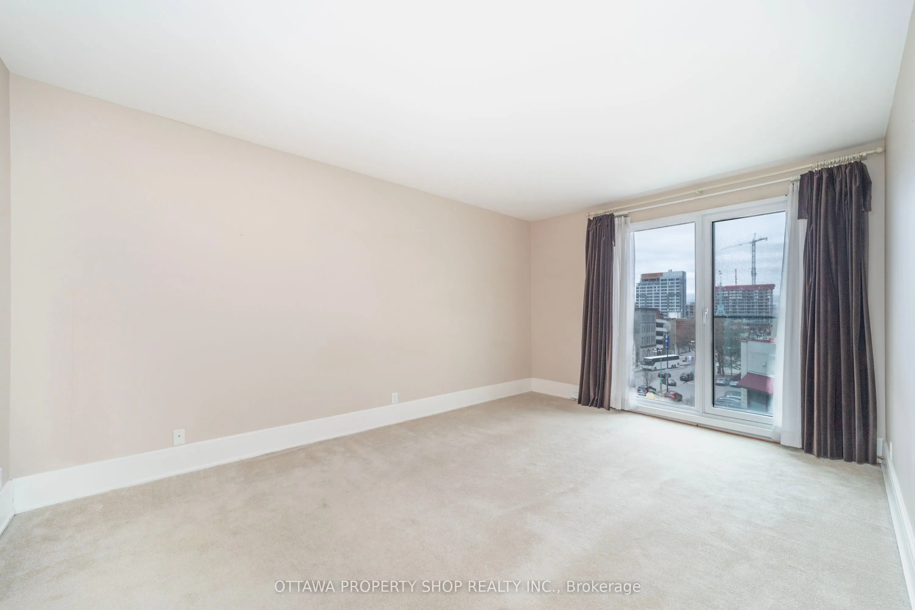 700 Sussex Drive, #403