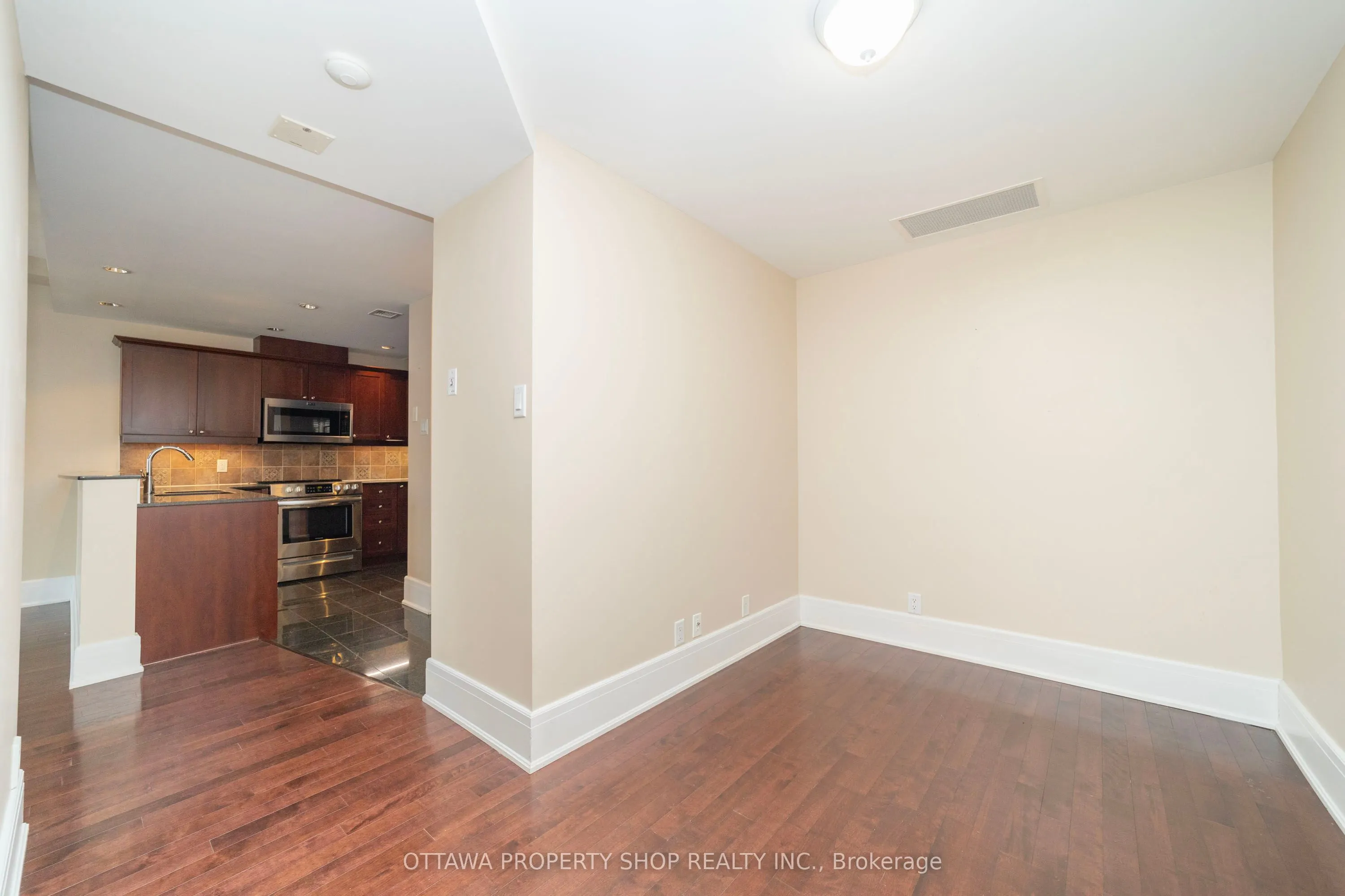 700 Sussex Drive, #403