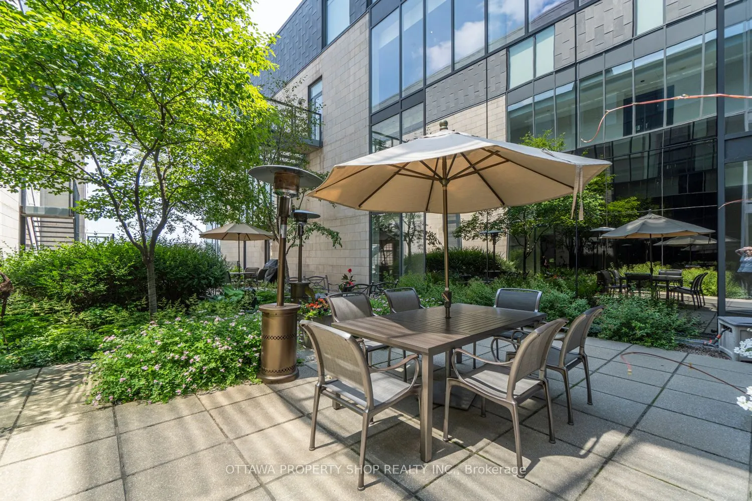 700 Sussex Drive, #403