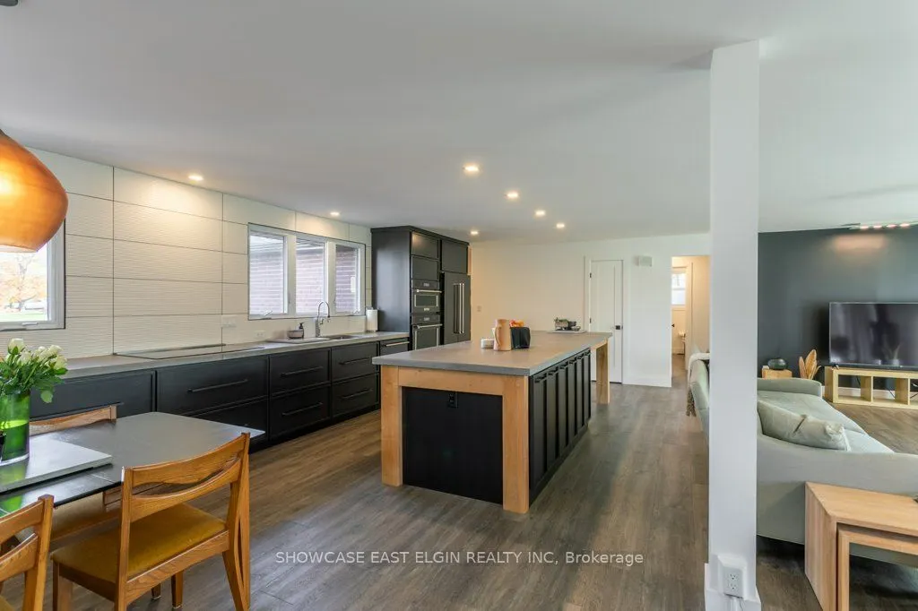 26 Lawrence Crescent