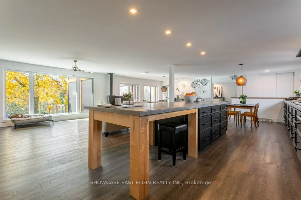 26 Lawrence Crescent
