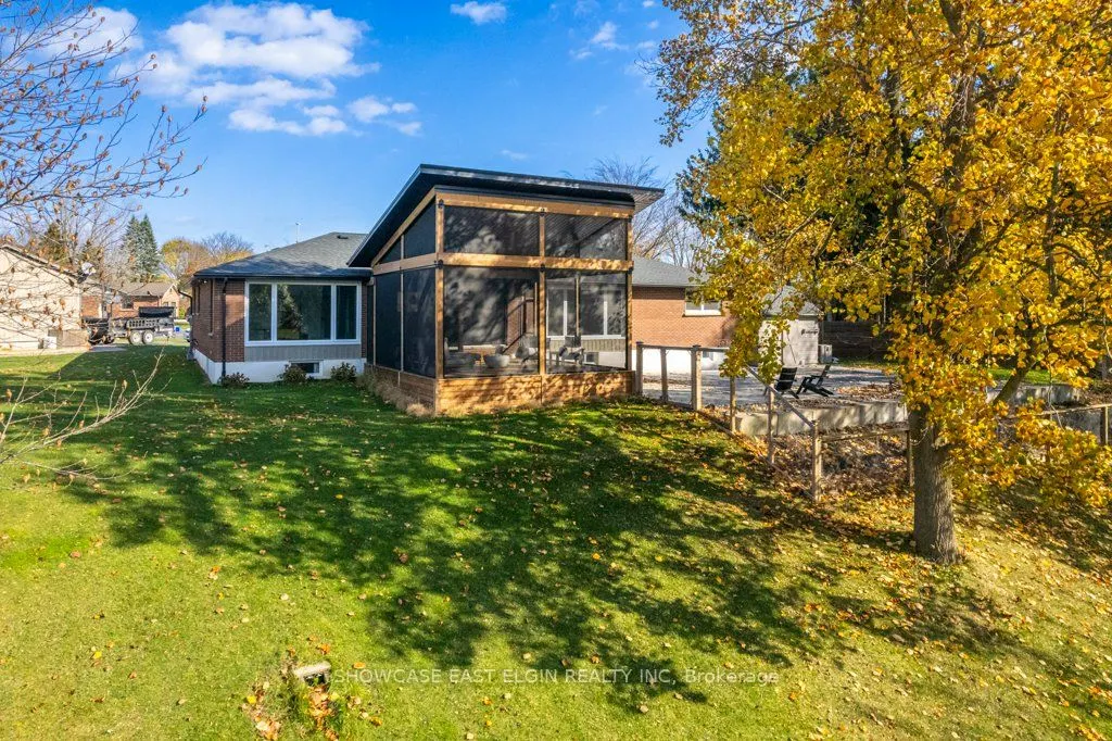 26 Lawrence Crescent