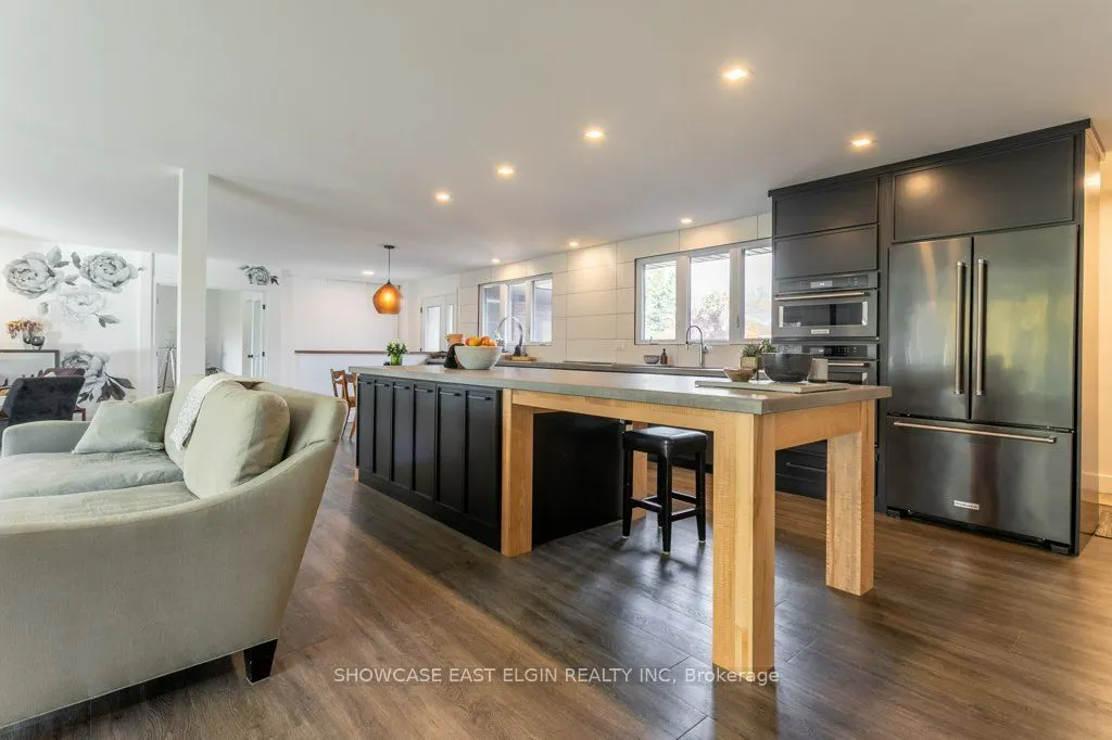 26 Lawrence Crescent