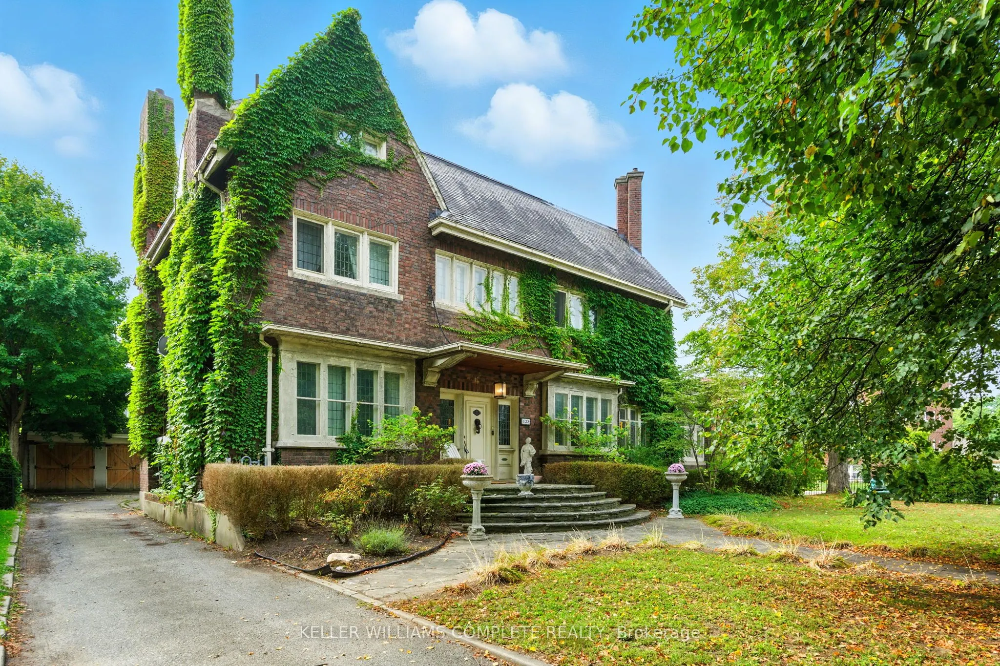 122 Dufferin Avenue