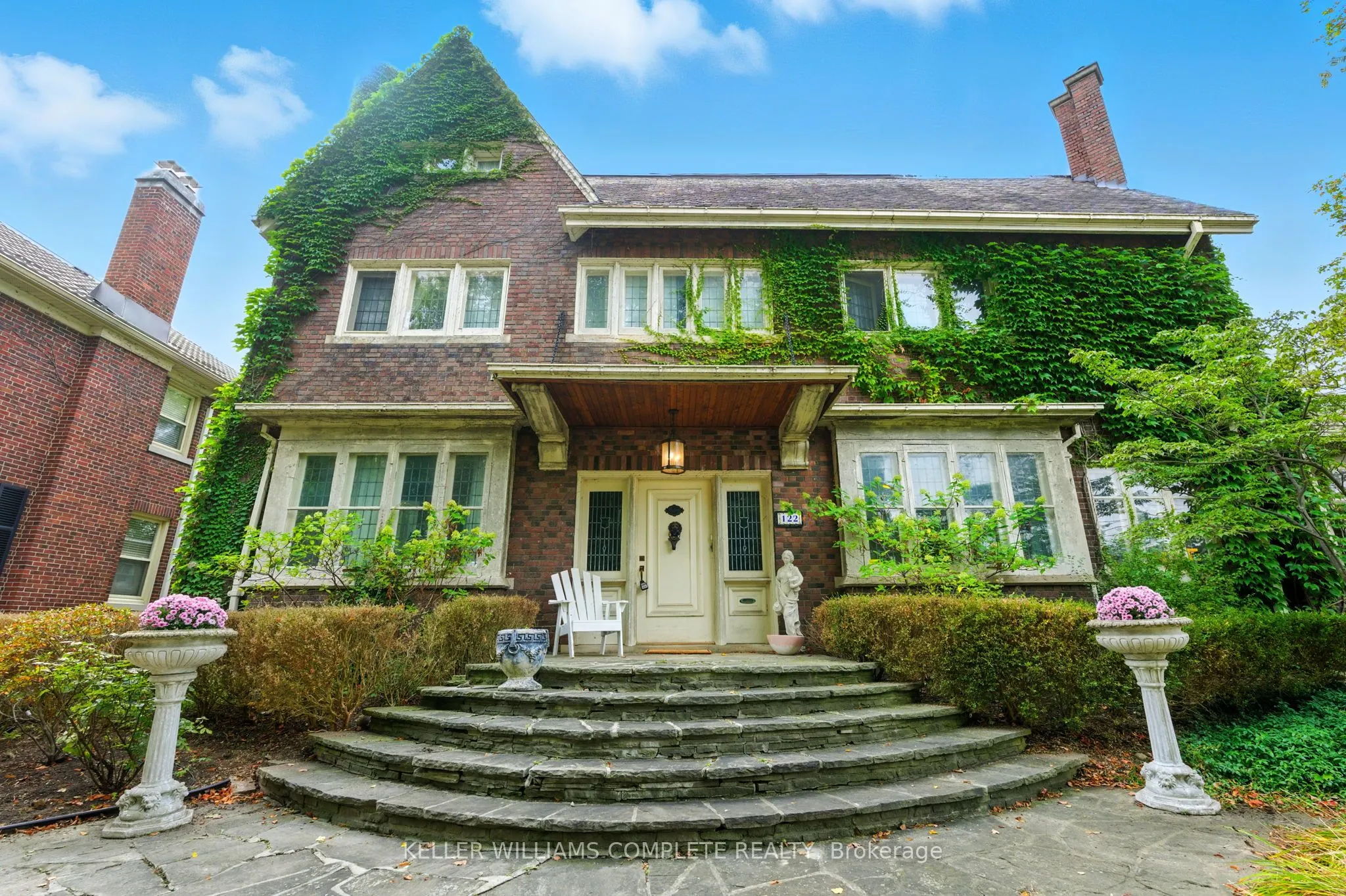 122 Dufferin Avenue