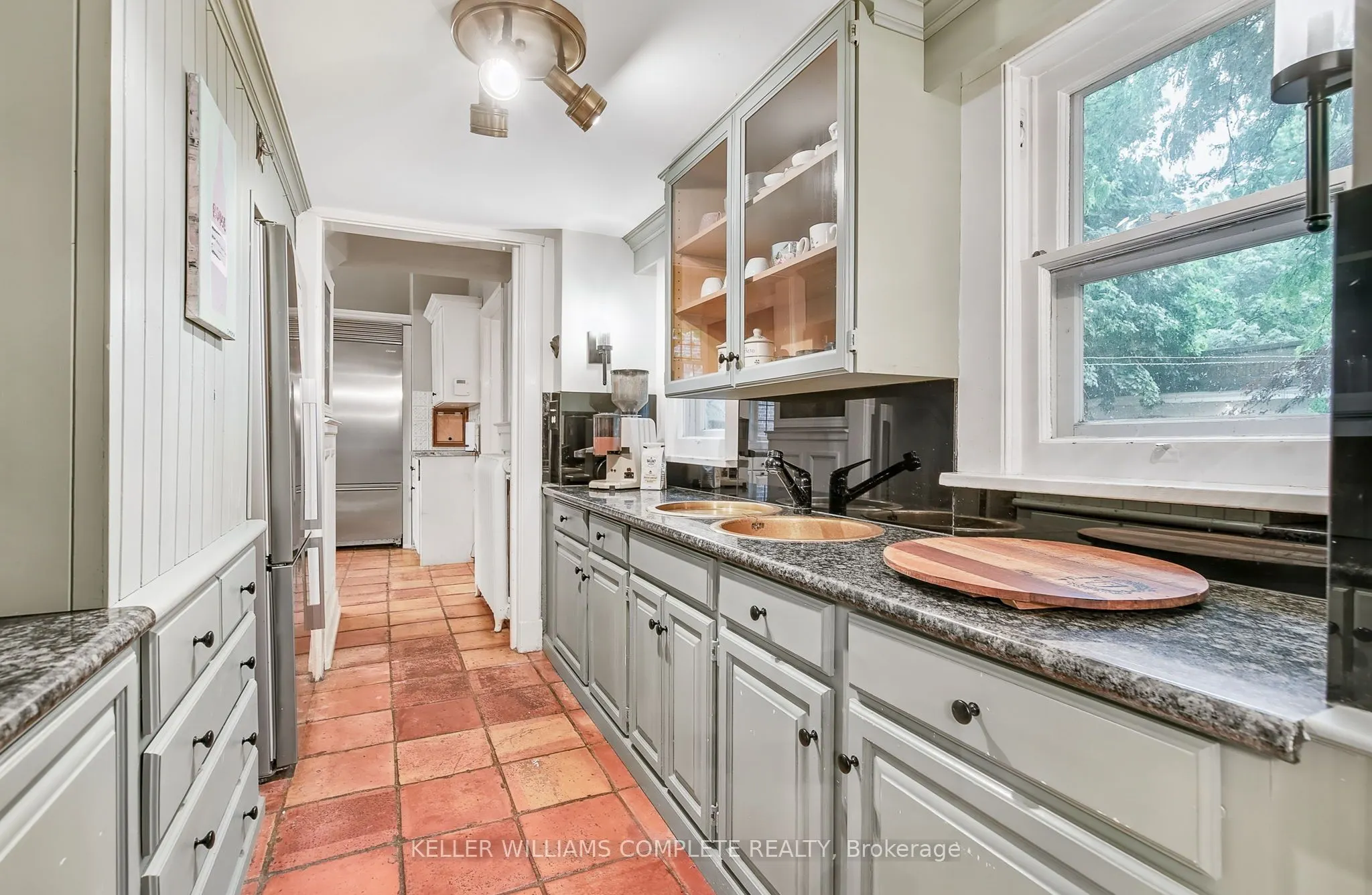 122 Dufferin Avenue
