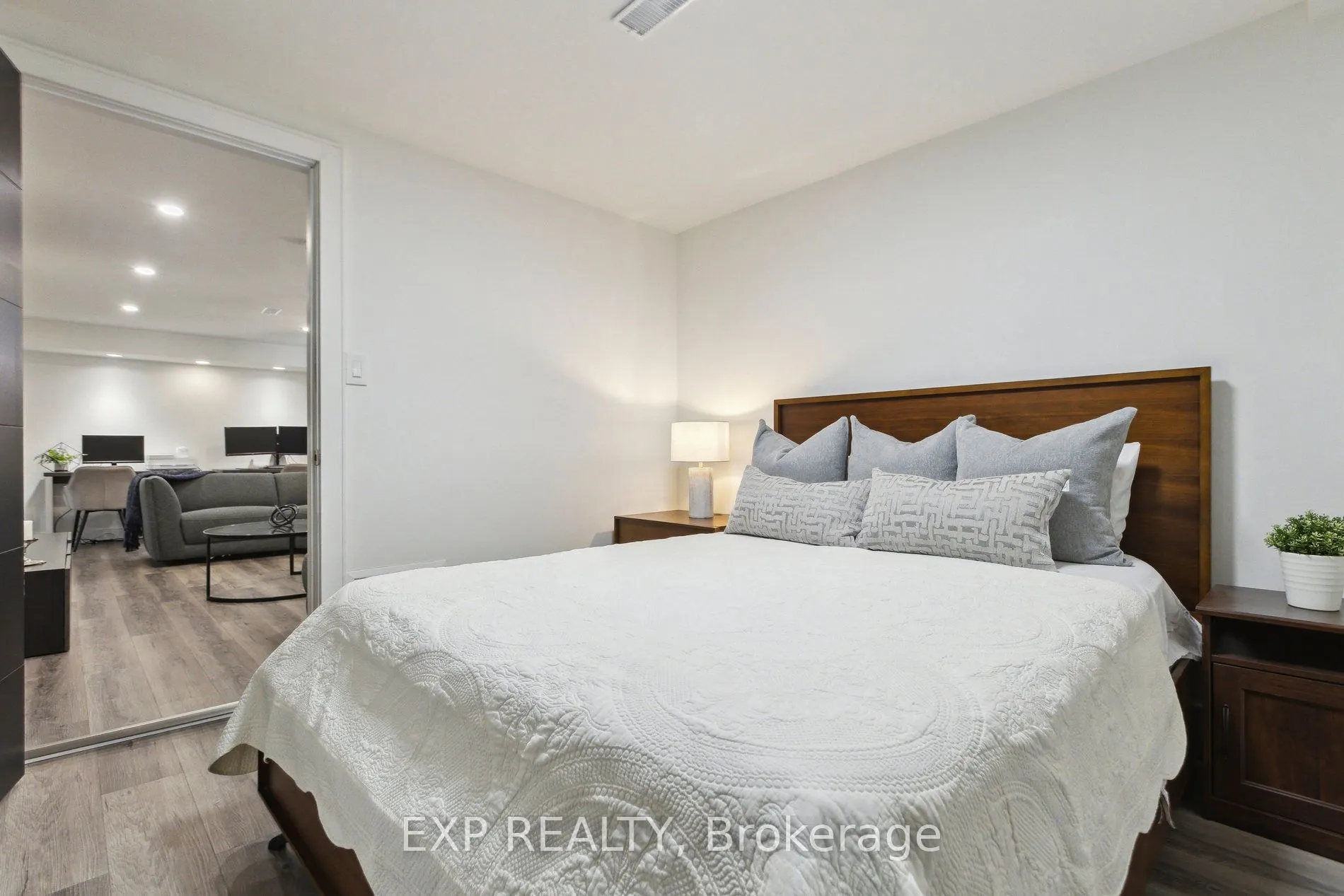 77 Imperial Road N