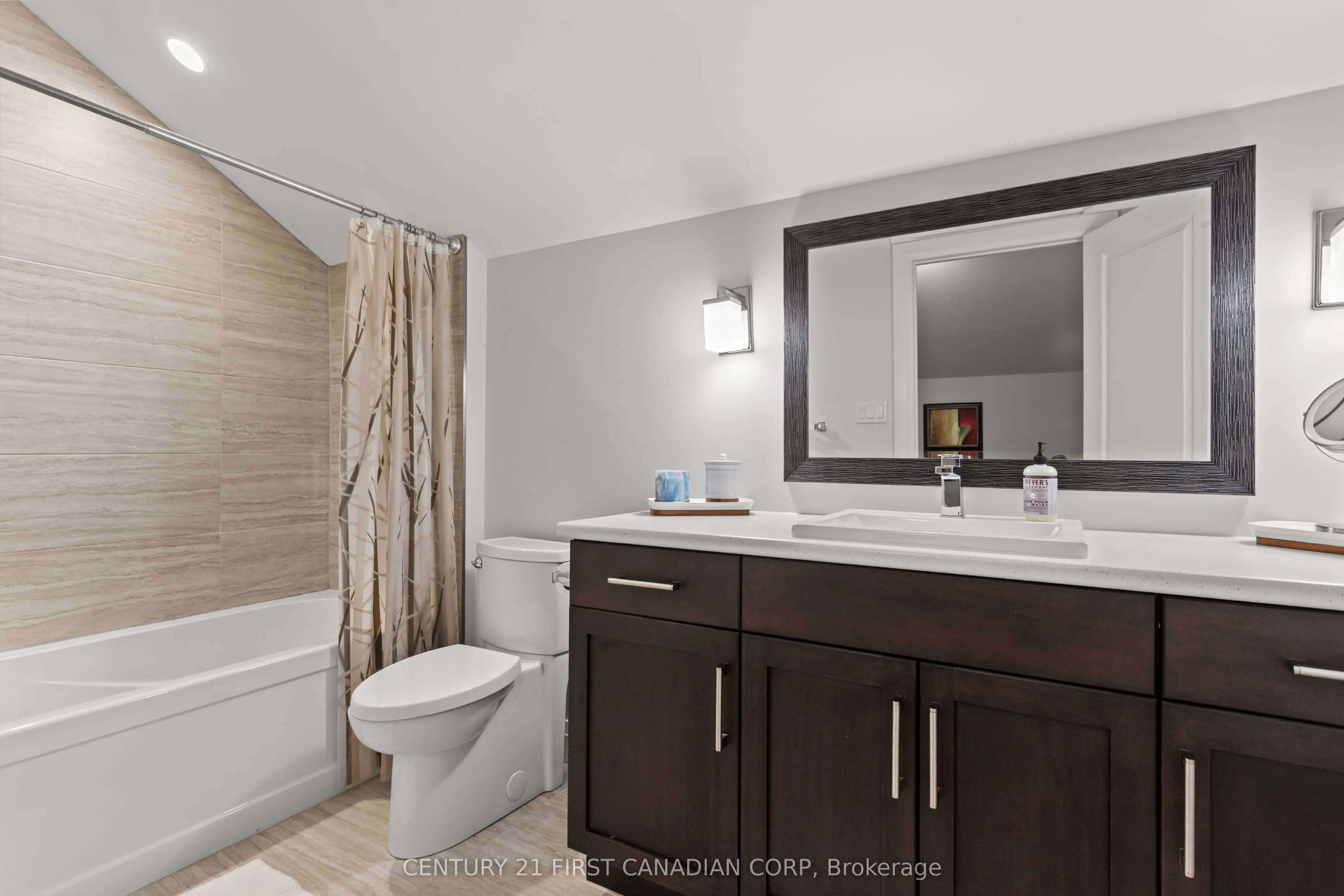 10038 Oxbow Drive, #3