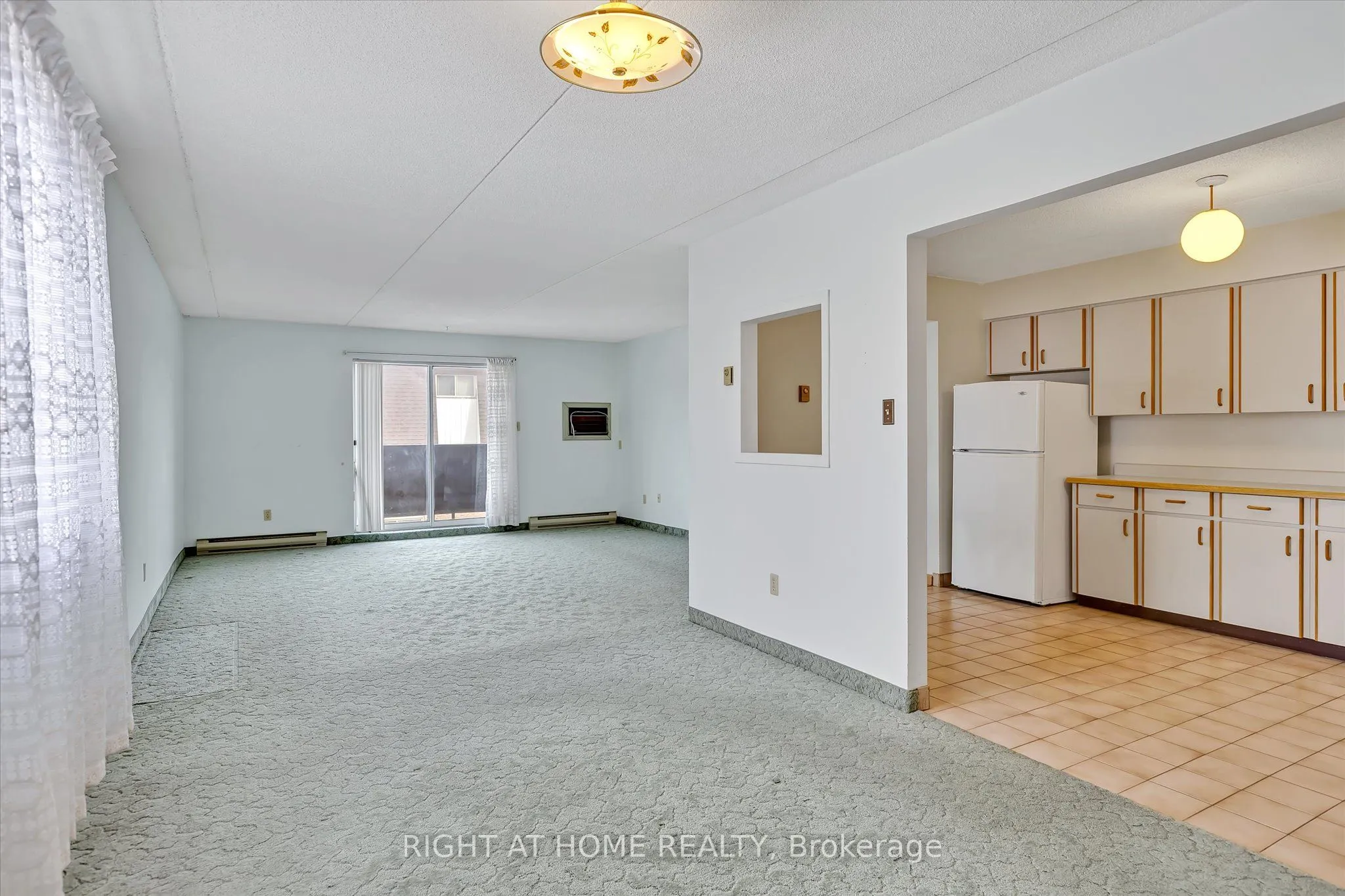 795 Sherbrooke Street, #208