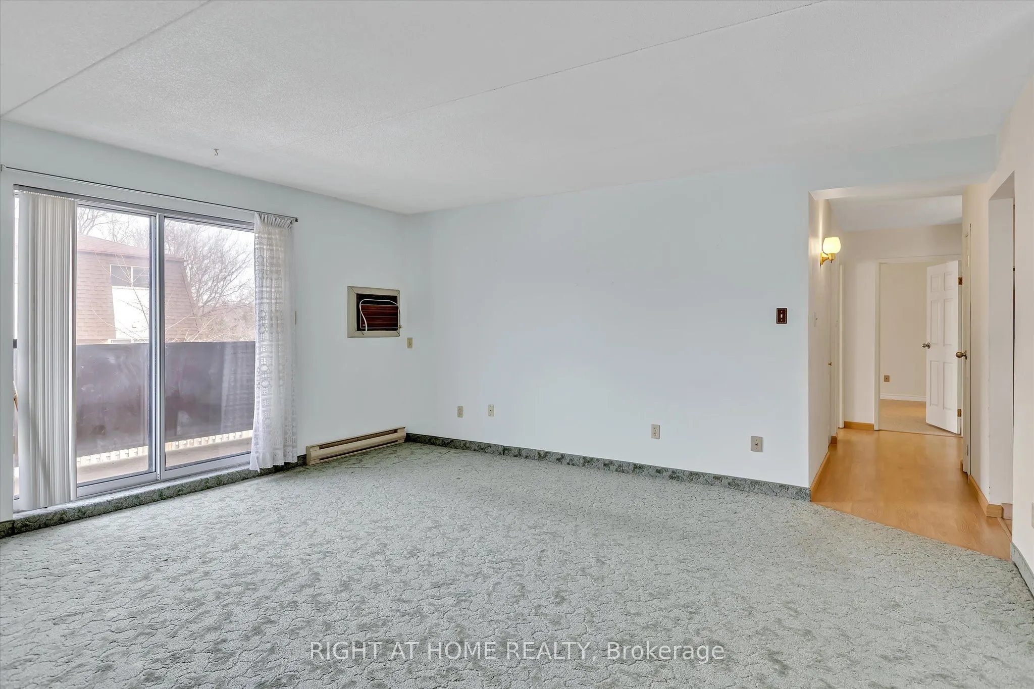 795 Sherbrooke Street, #208