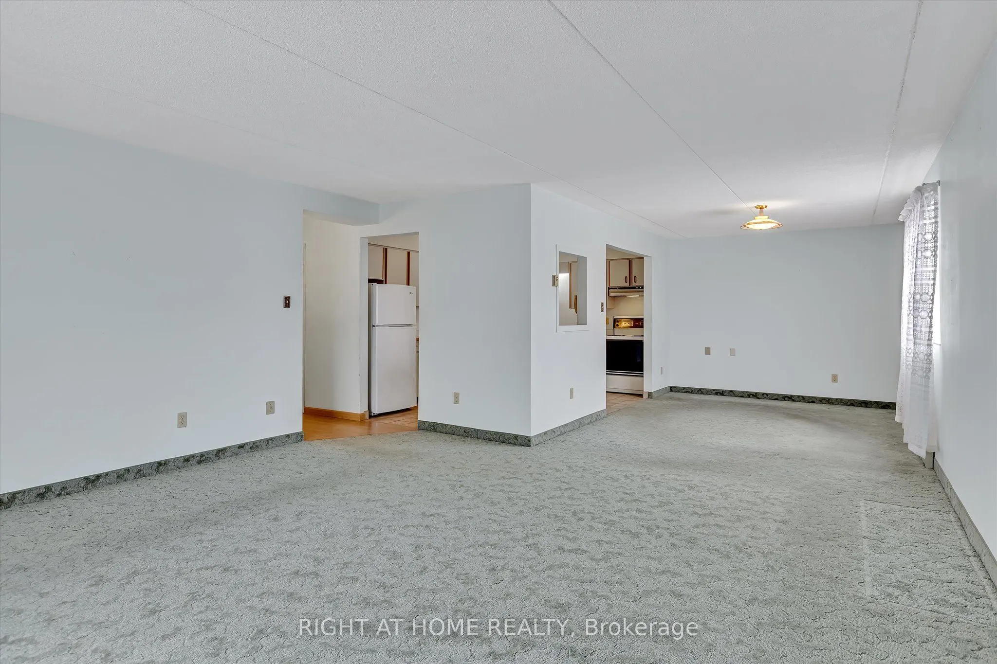 795 Sherbrooke Street, #208