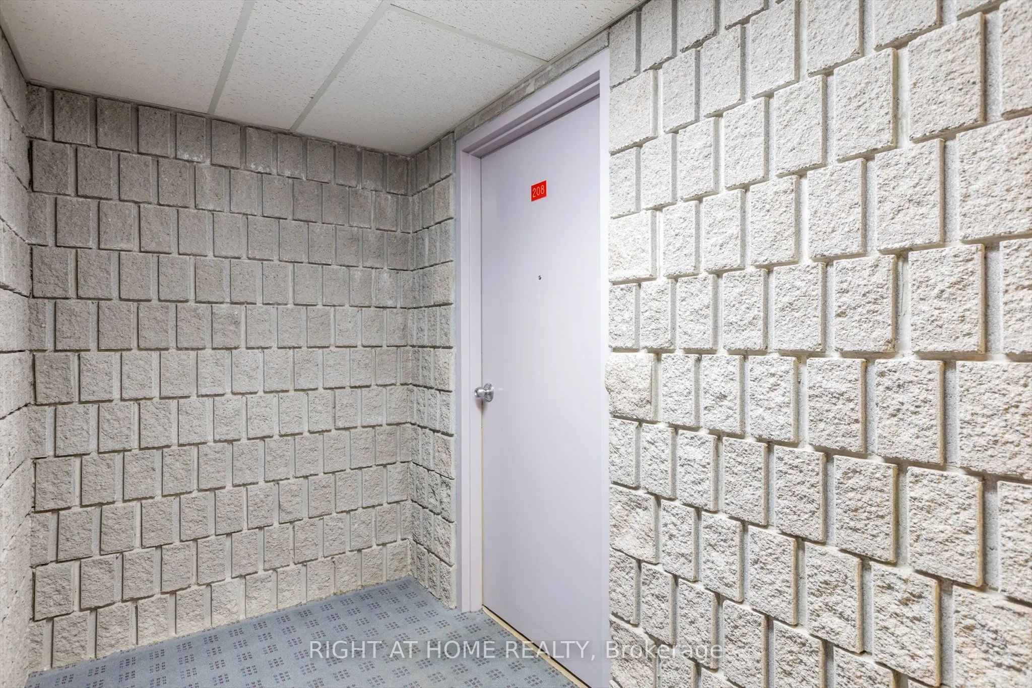795 Sherbrooke Street, #208