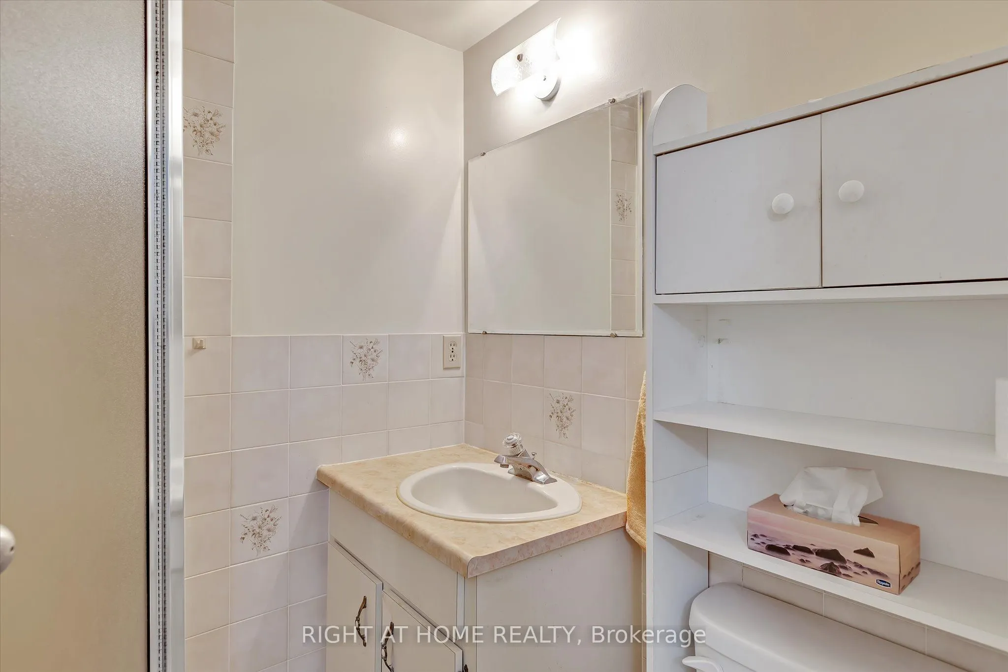 795 Sherbrooke Street, #208