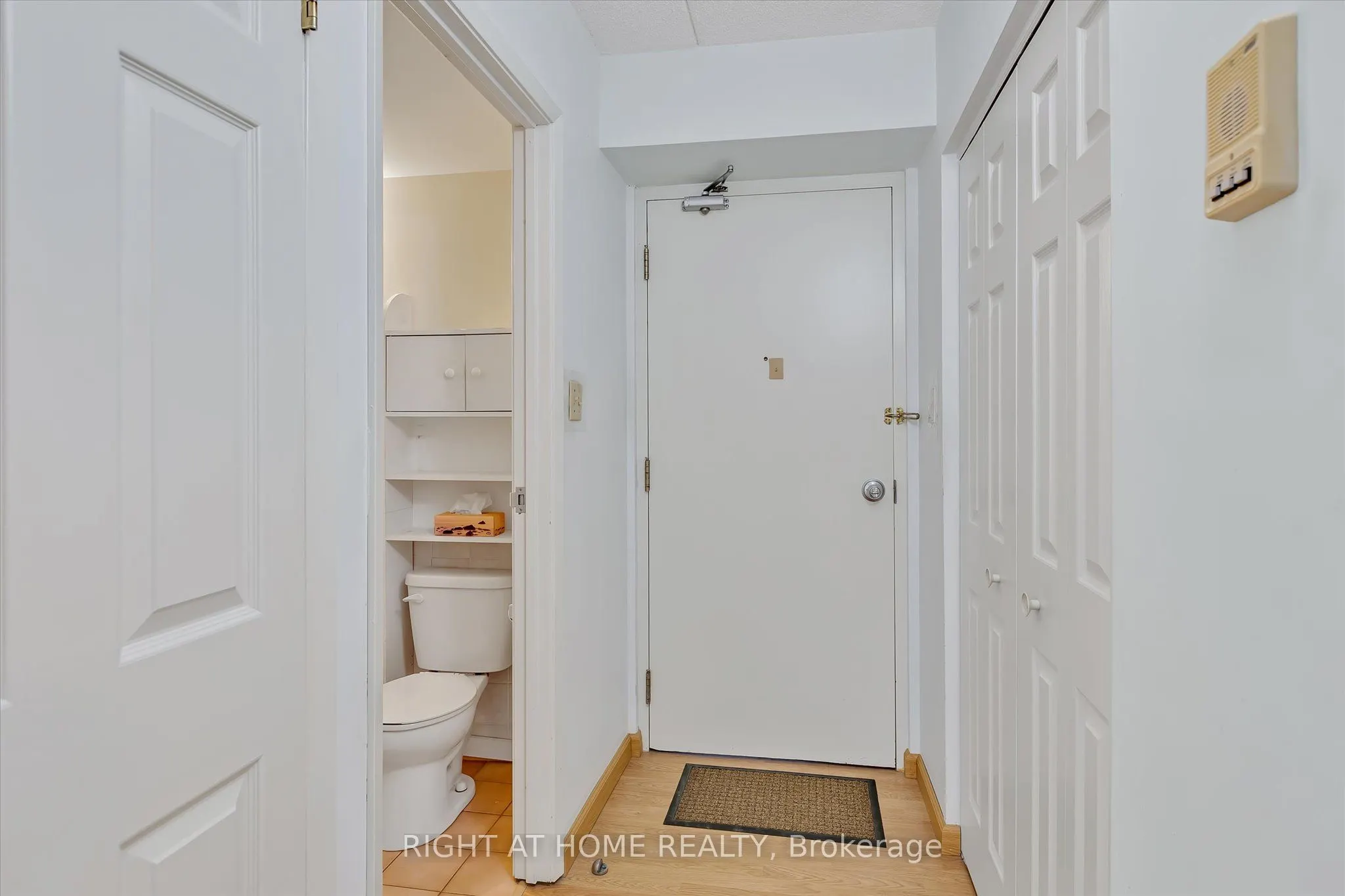 795 Sherbrooke Street, #208