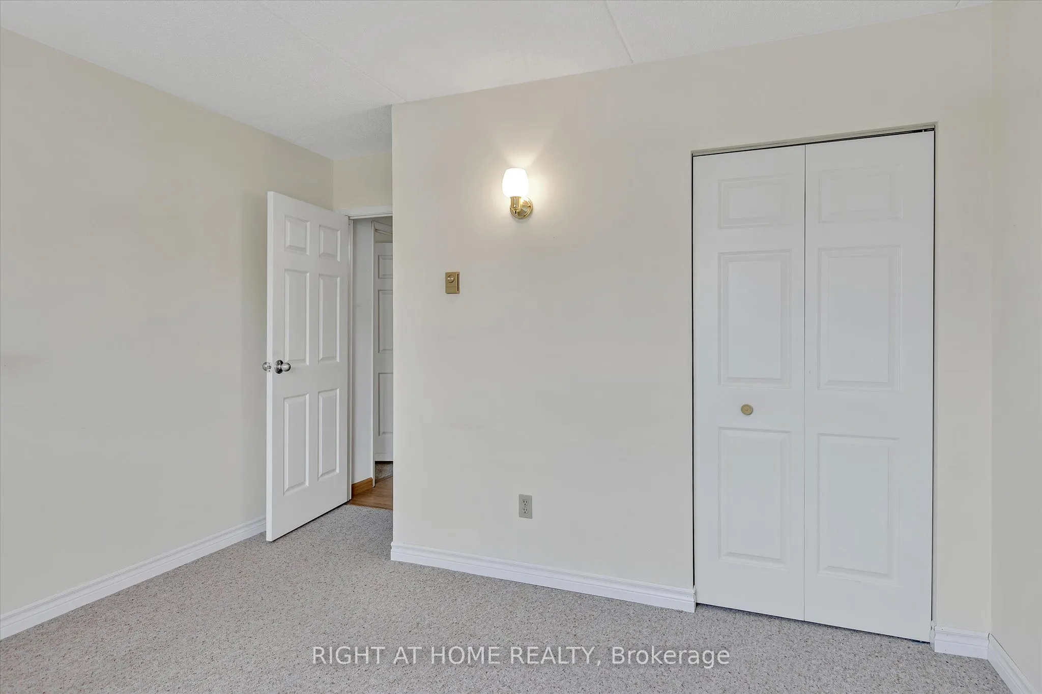 795 Sherbrooke Street, #208