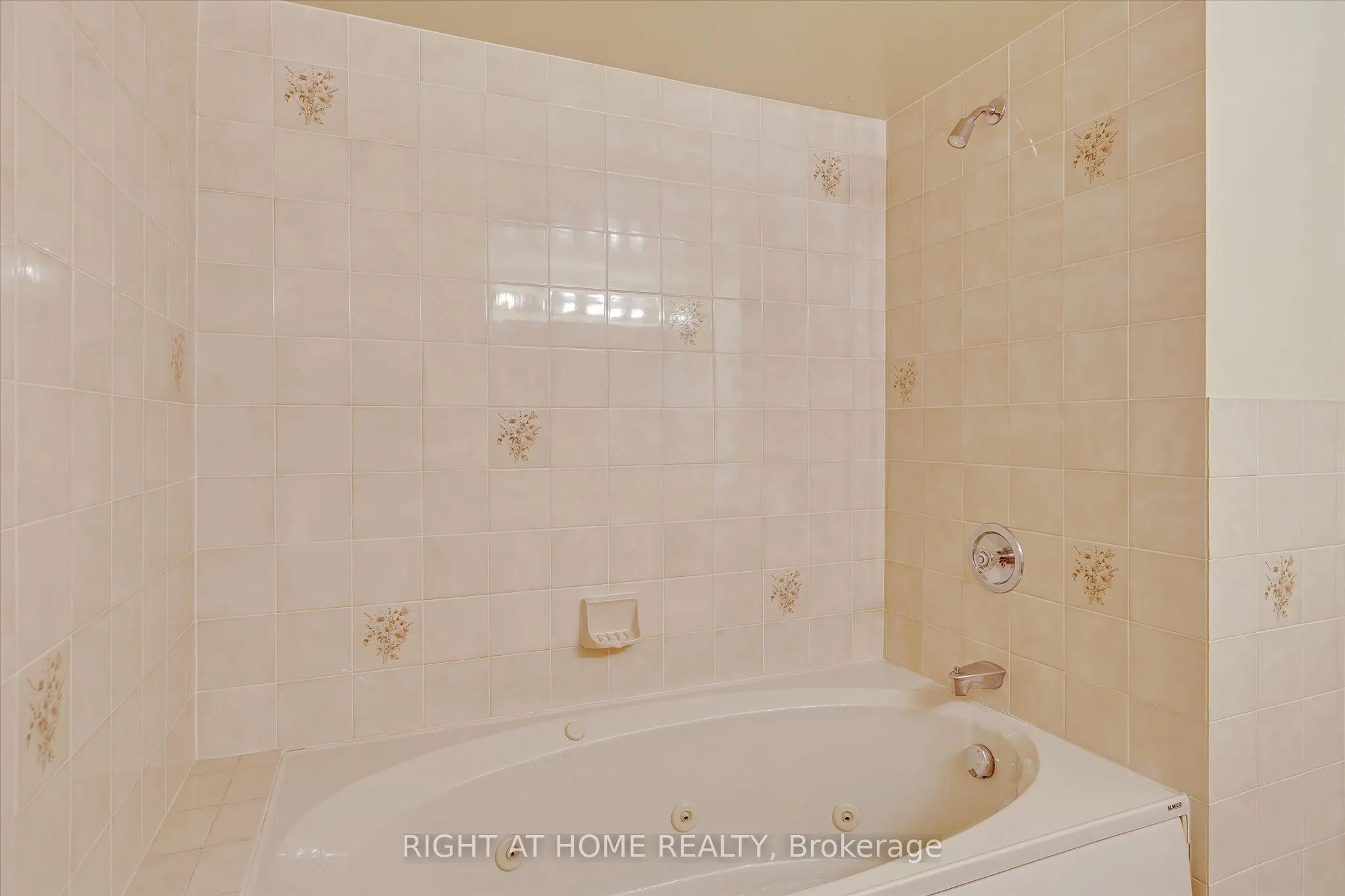 795 Sherbrooke Street, #208