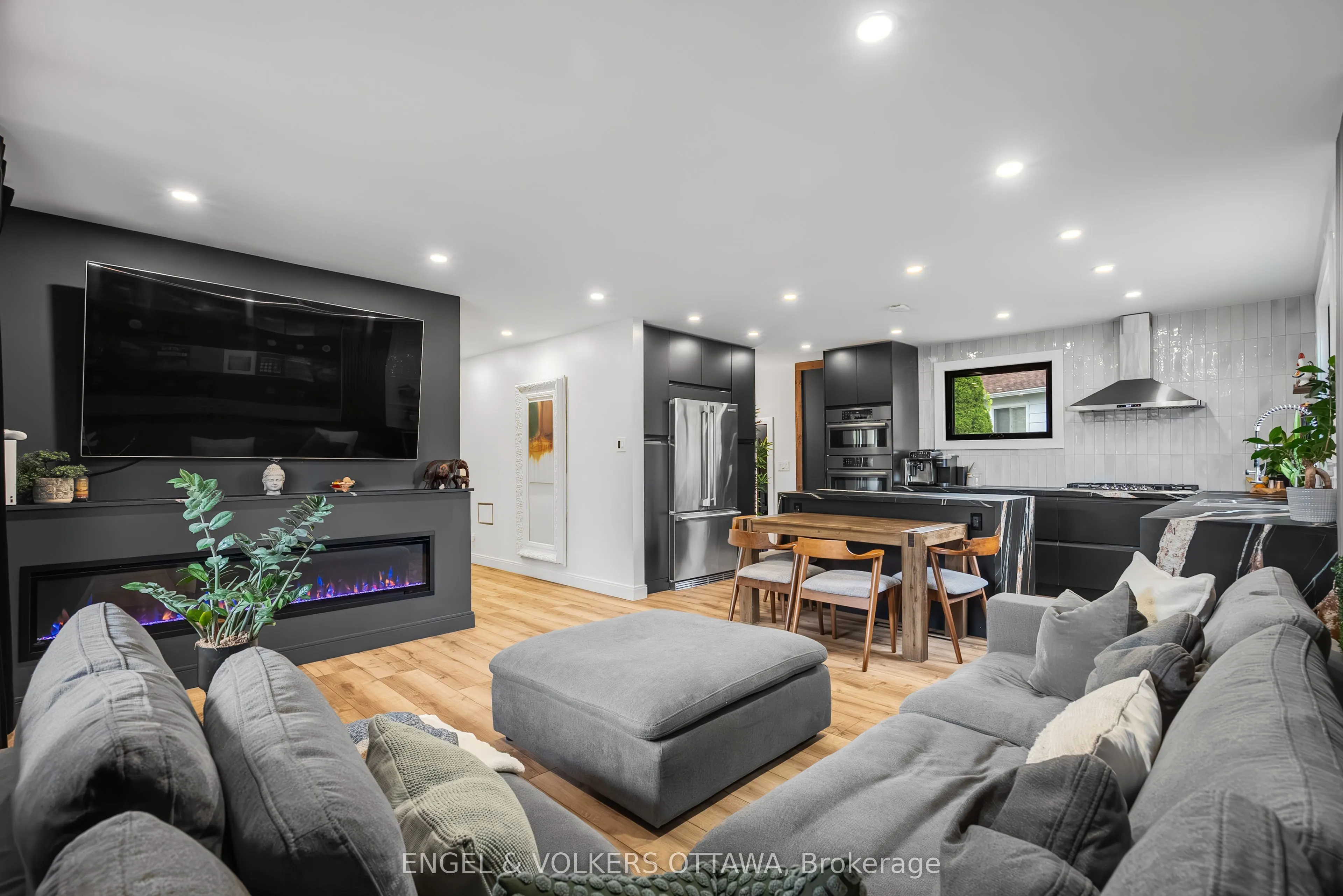 2 Davies Court