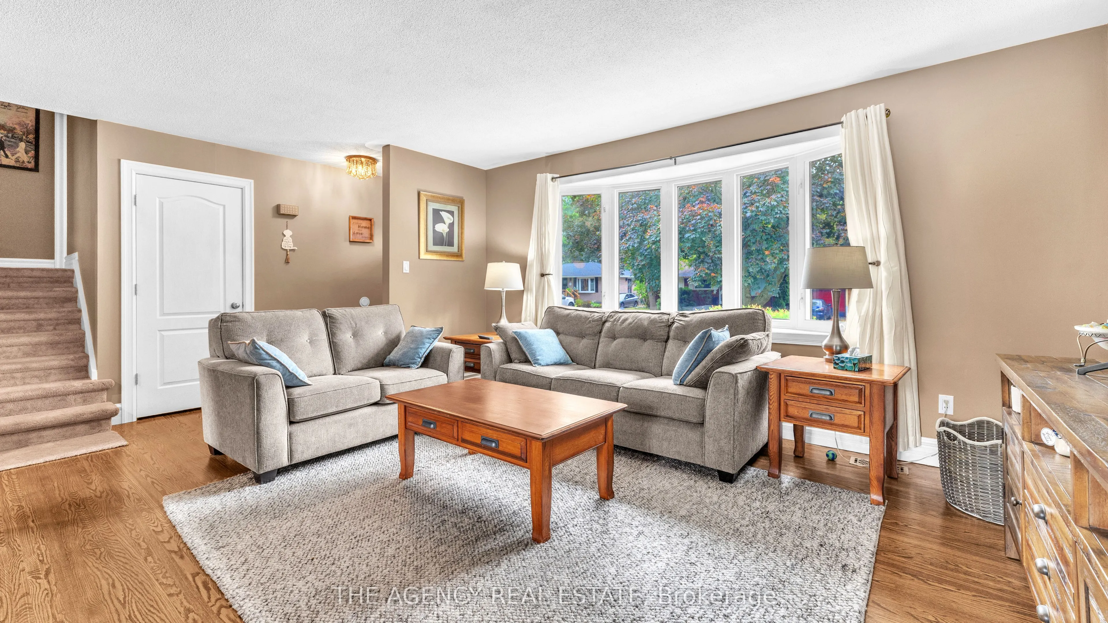 77 Southview Crescent