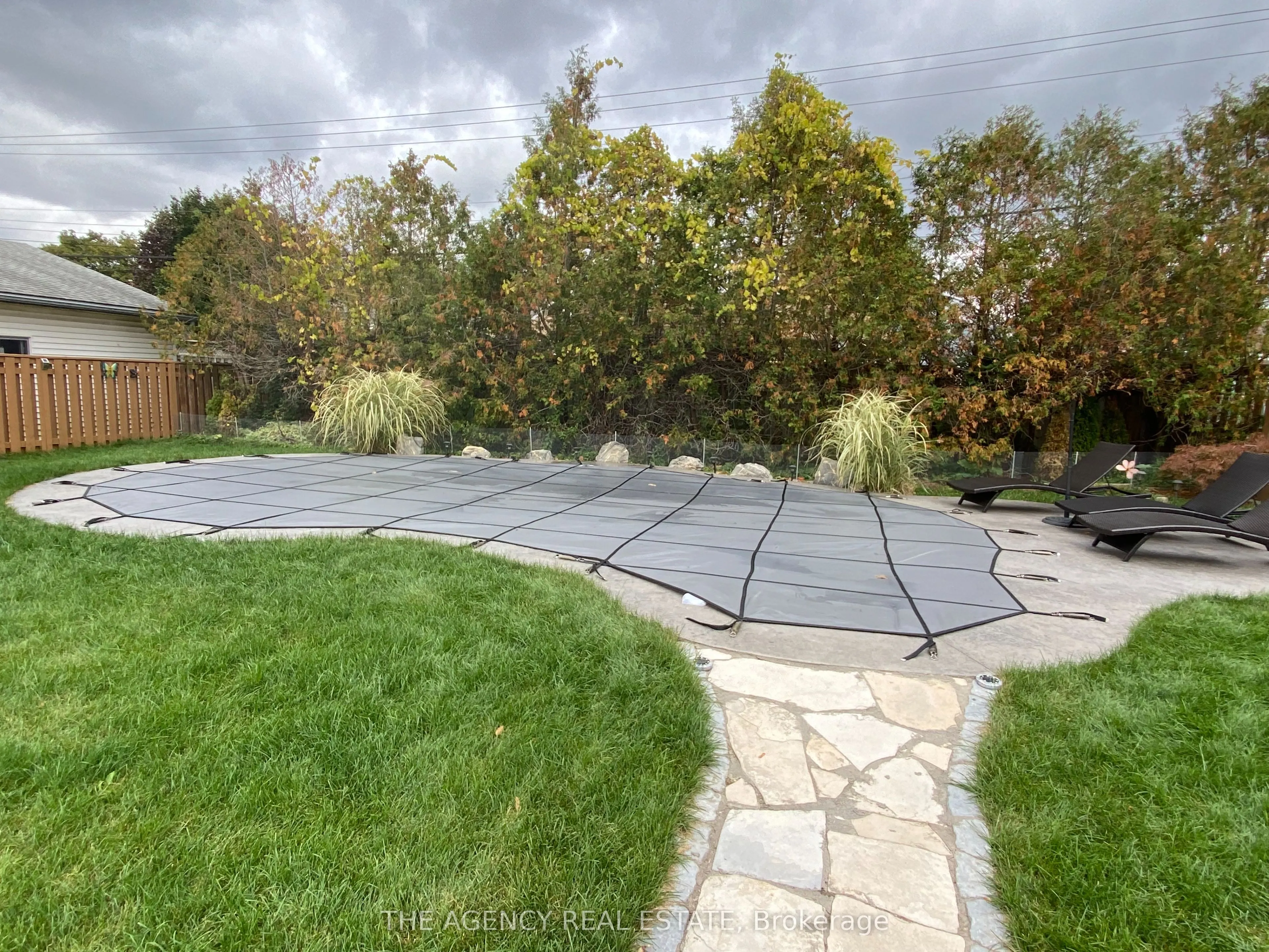 77 Southview Crescent