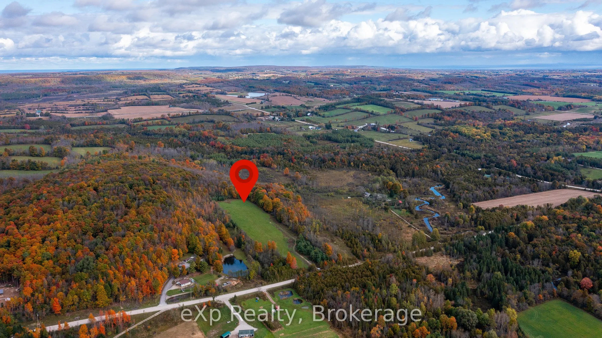 084482 6 Side Road