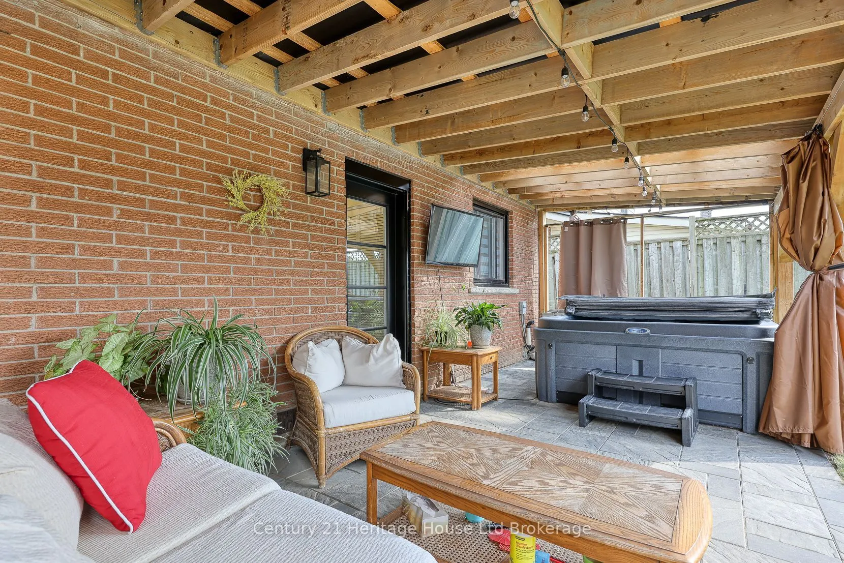 275 Cartier Drive N