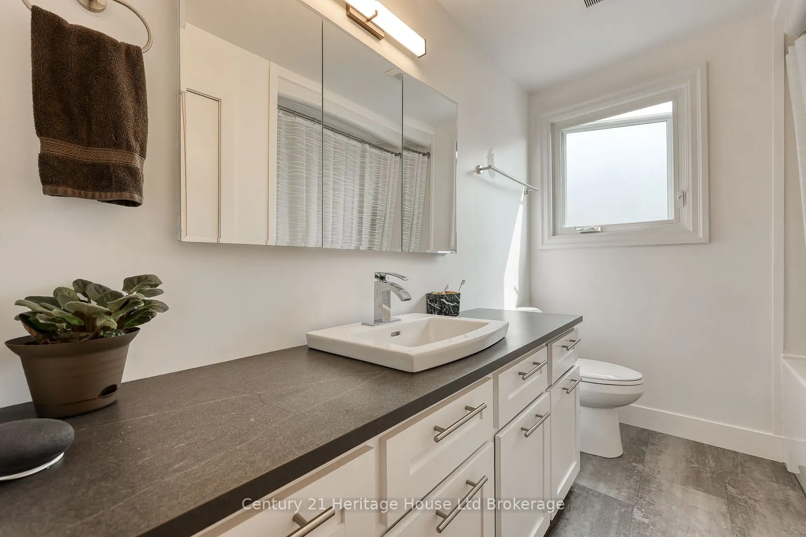 275 Cartier Drive N