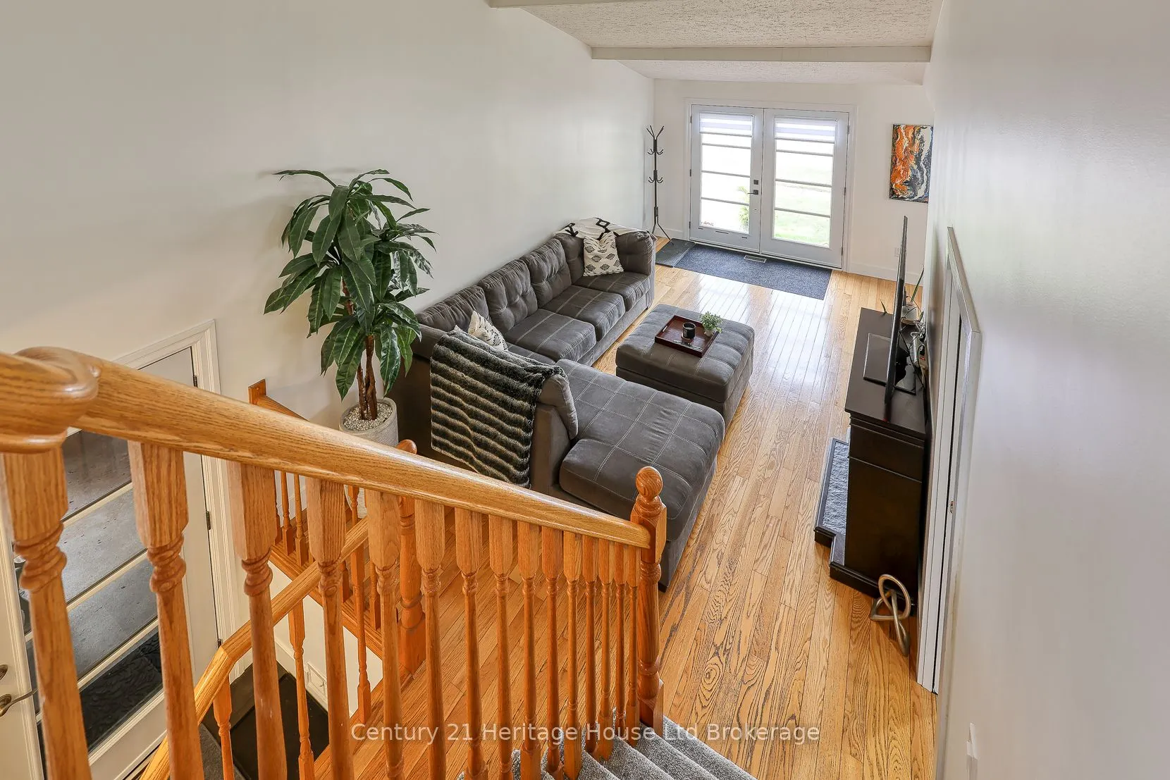 275 Cartier Drive N